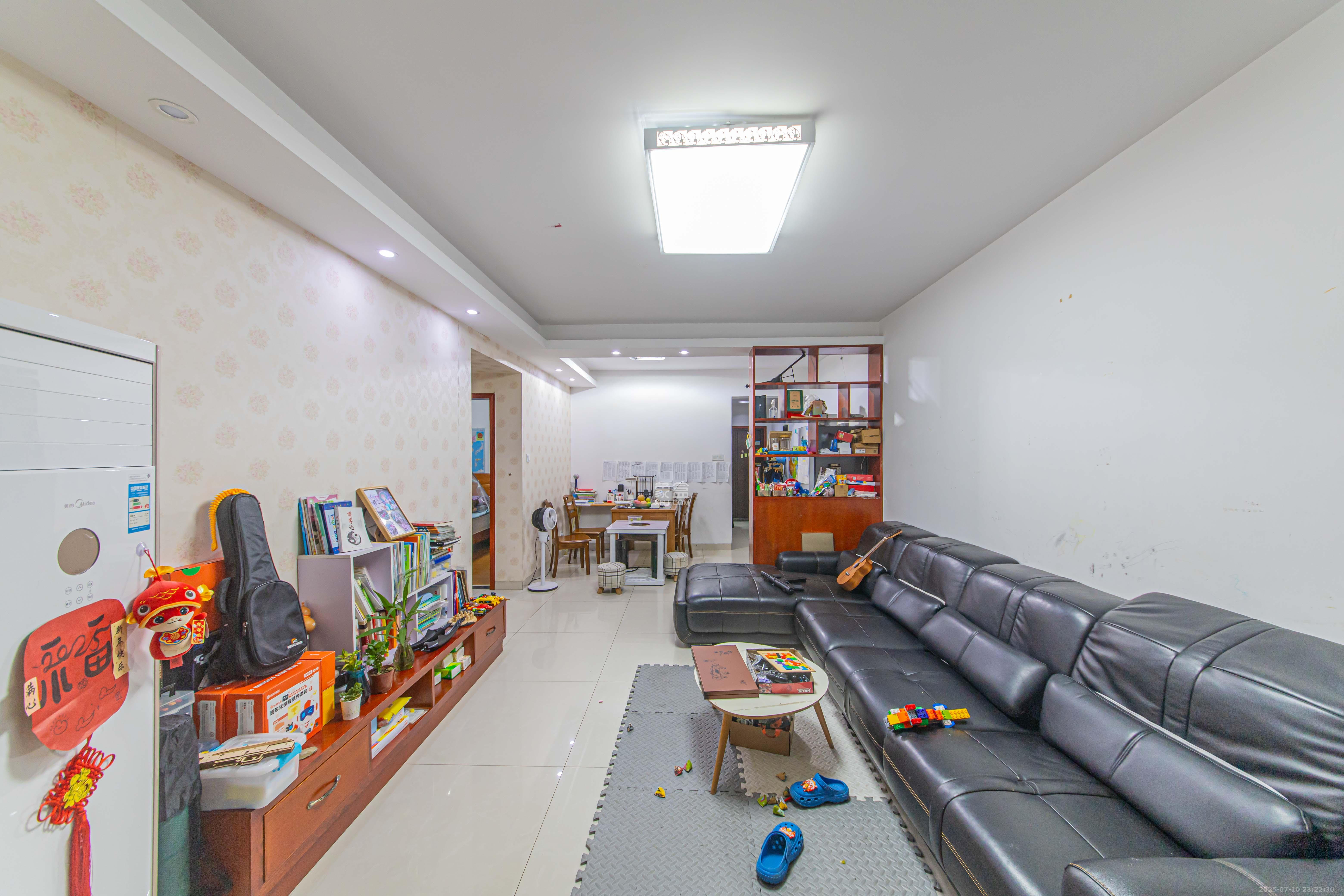 保利花园  1室2厅1卫    68.0万客厅