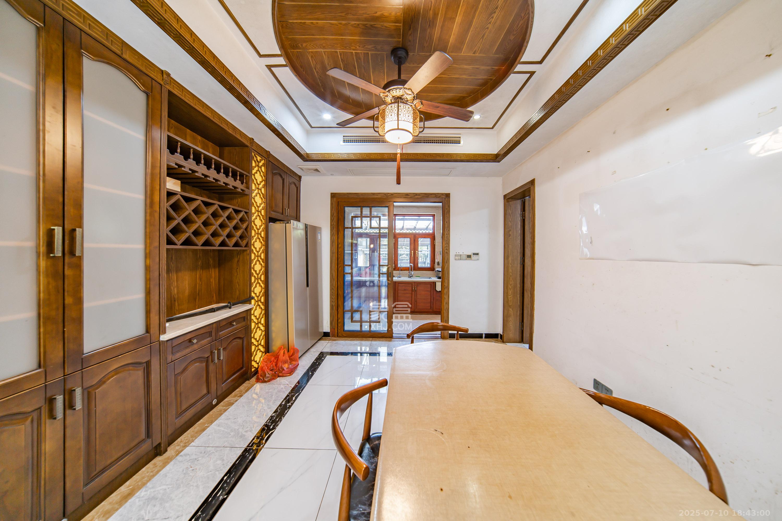 金科东方大院五期  5室2厅3卫    590.0万 金科东方大院五期  5室2厅3卫    590.0万其他