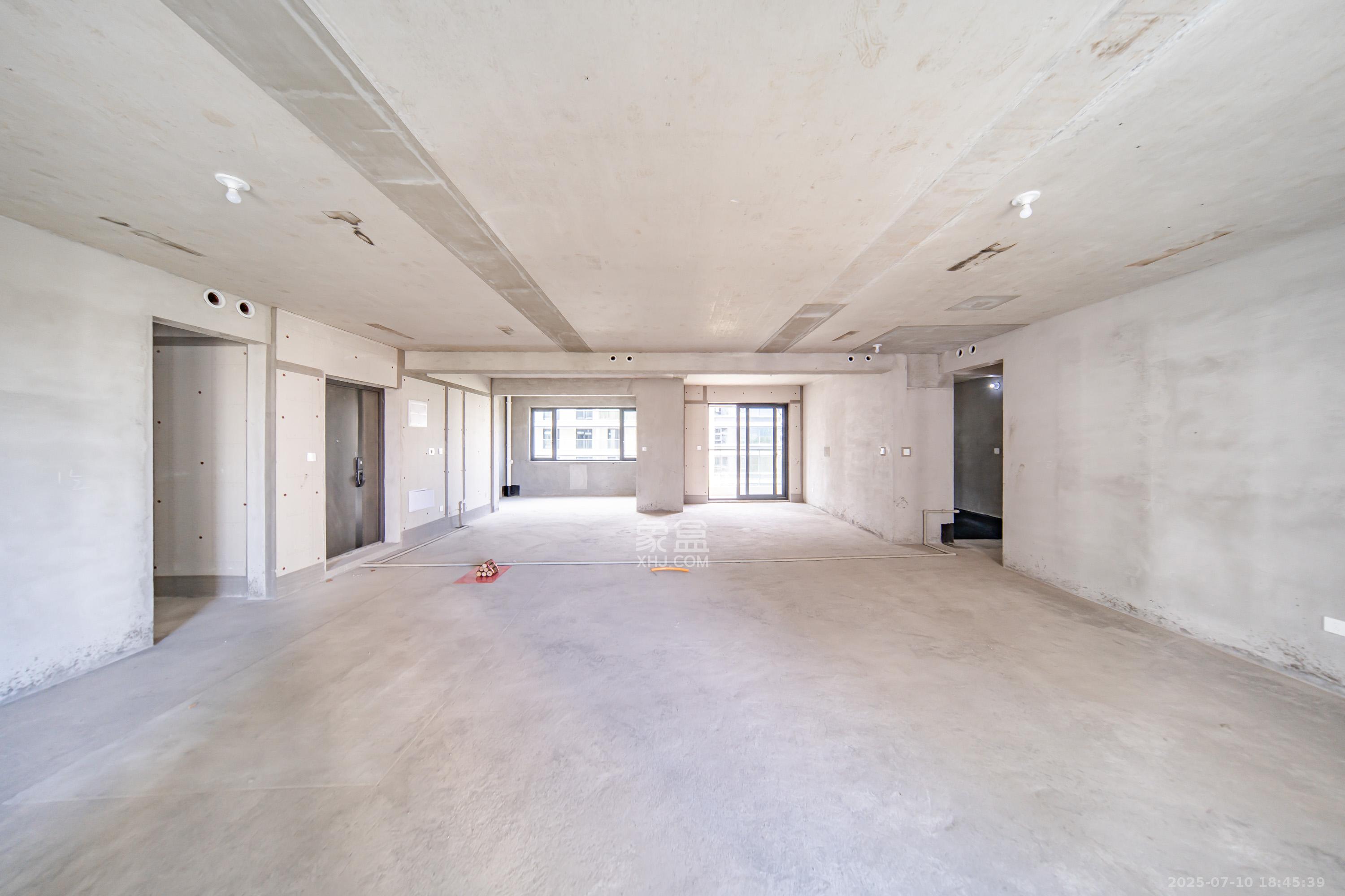 中建钰山湖  4室2厅2卫   390.00万客厅
