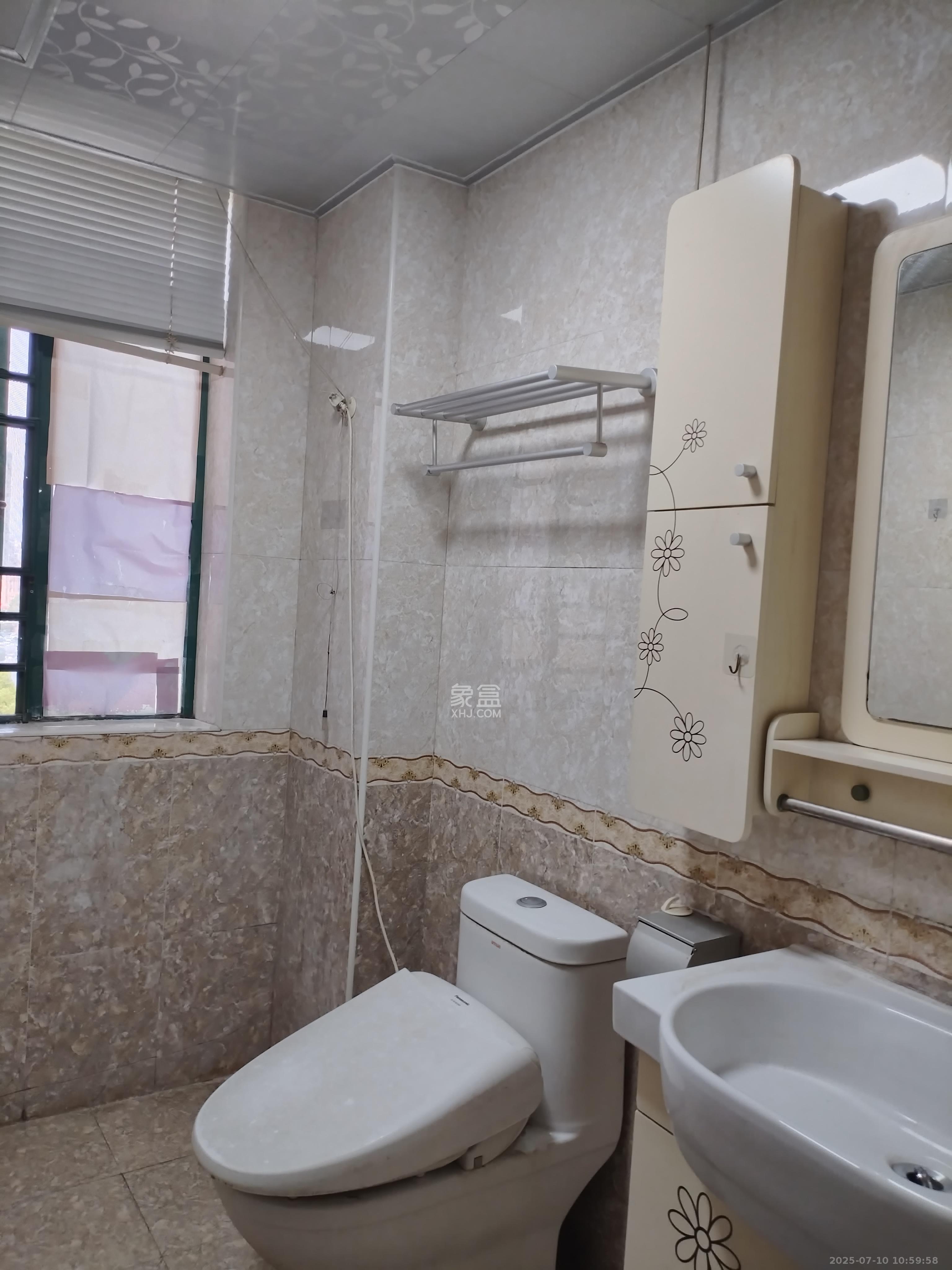 滨江金座 3室2厅2卫 2800.0元/月 滨江金座 3室2厅2卫 2800.0元/月室内图