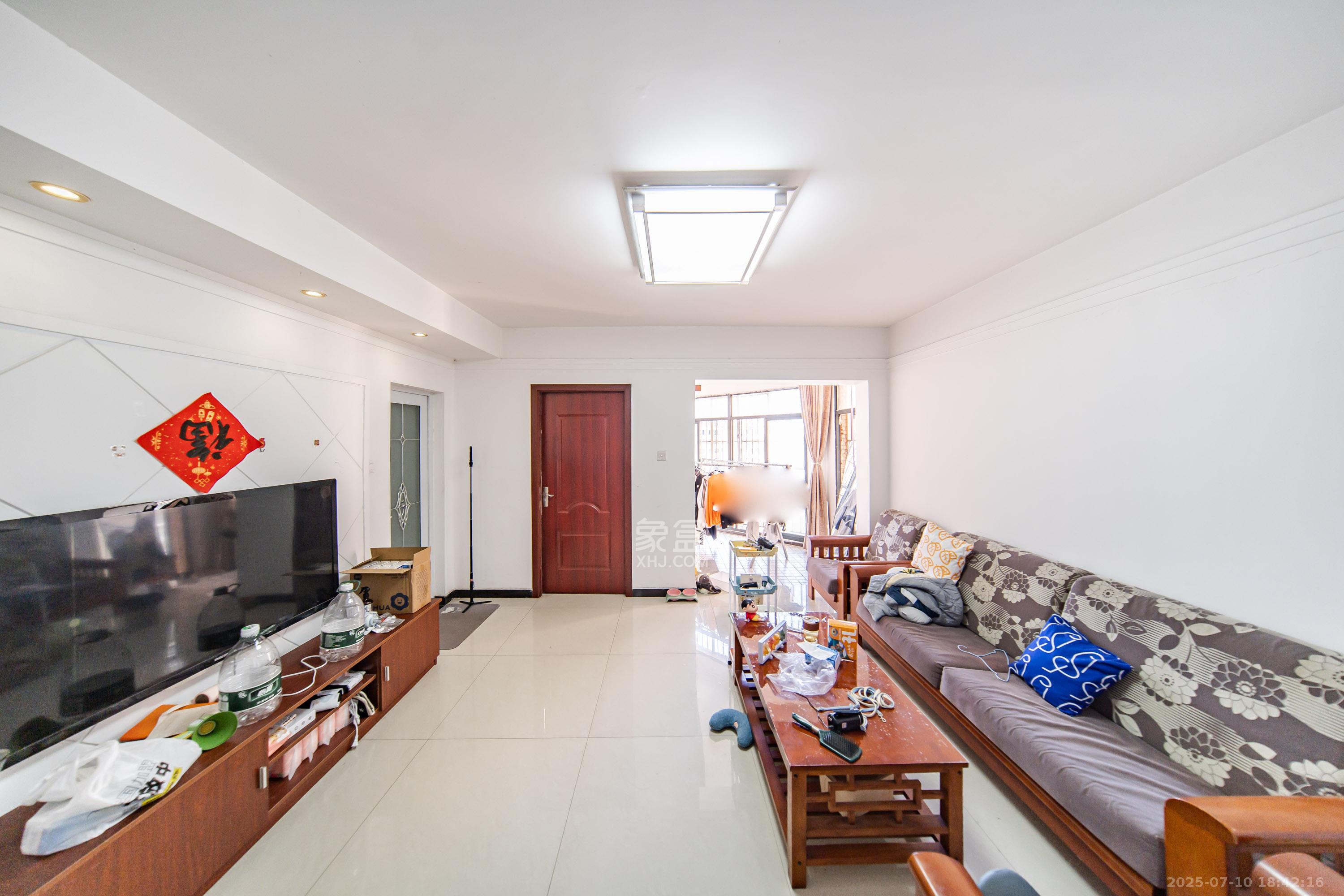 诚兴园 2室2厅1卫 56.0万 诚兴园 2室2厅1卫 56.0万客厅