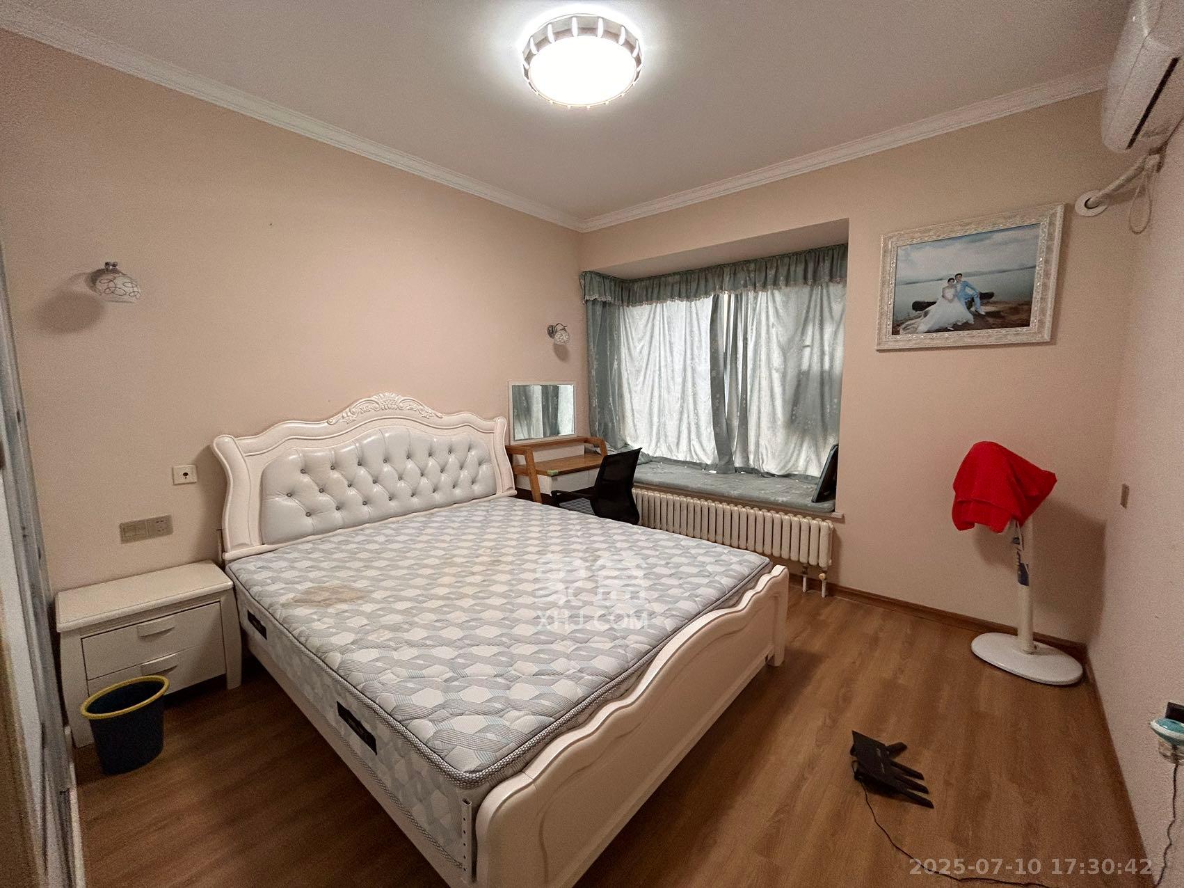 怡海星城  3室2厅2卫    2300.0元/月室内图