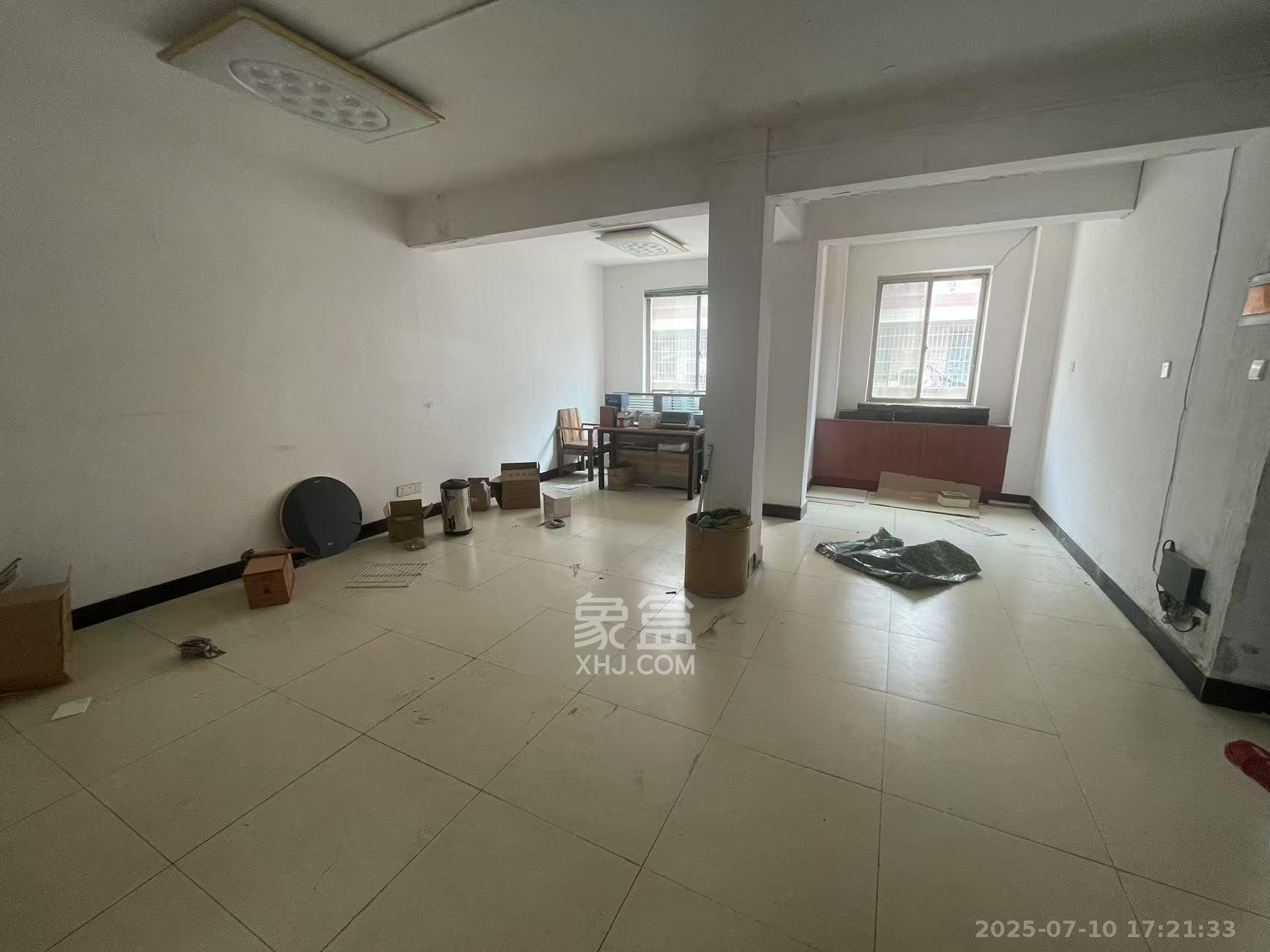 高桥火焰市场 8室3厅5卫 4000.0元/月 高桥火焰市场 8室3厅5卫 4000.0元/月室内图