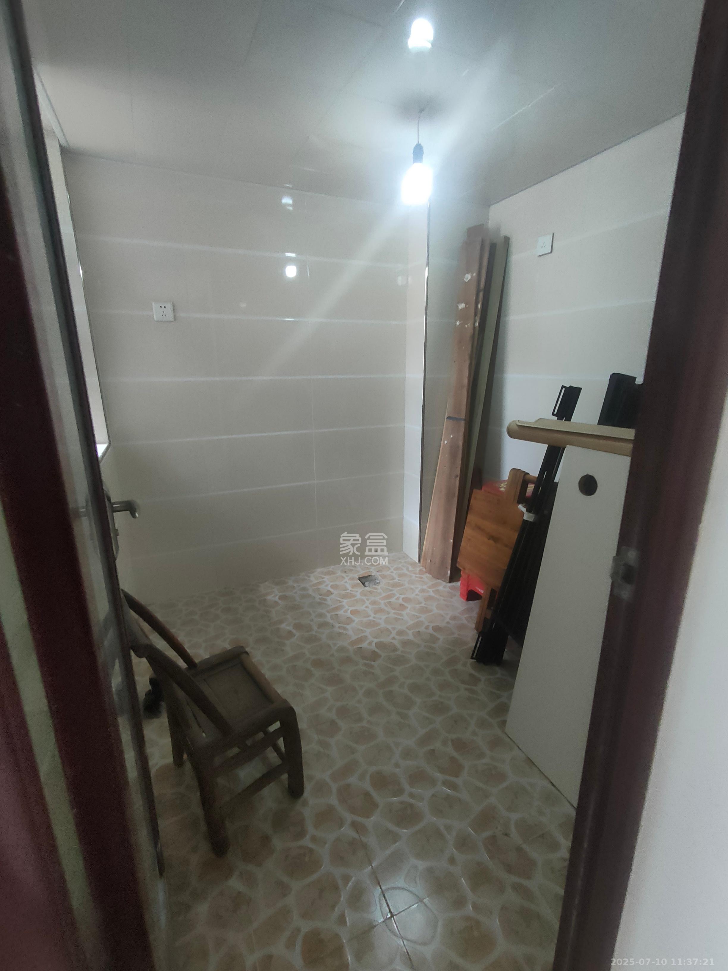 骑龙安置小区 3室2厅1卫 2800.0元/月 骑龙安置小区 3室2厅1卫 2800.0元/月室内图