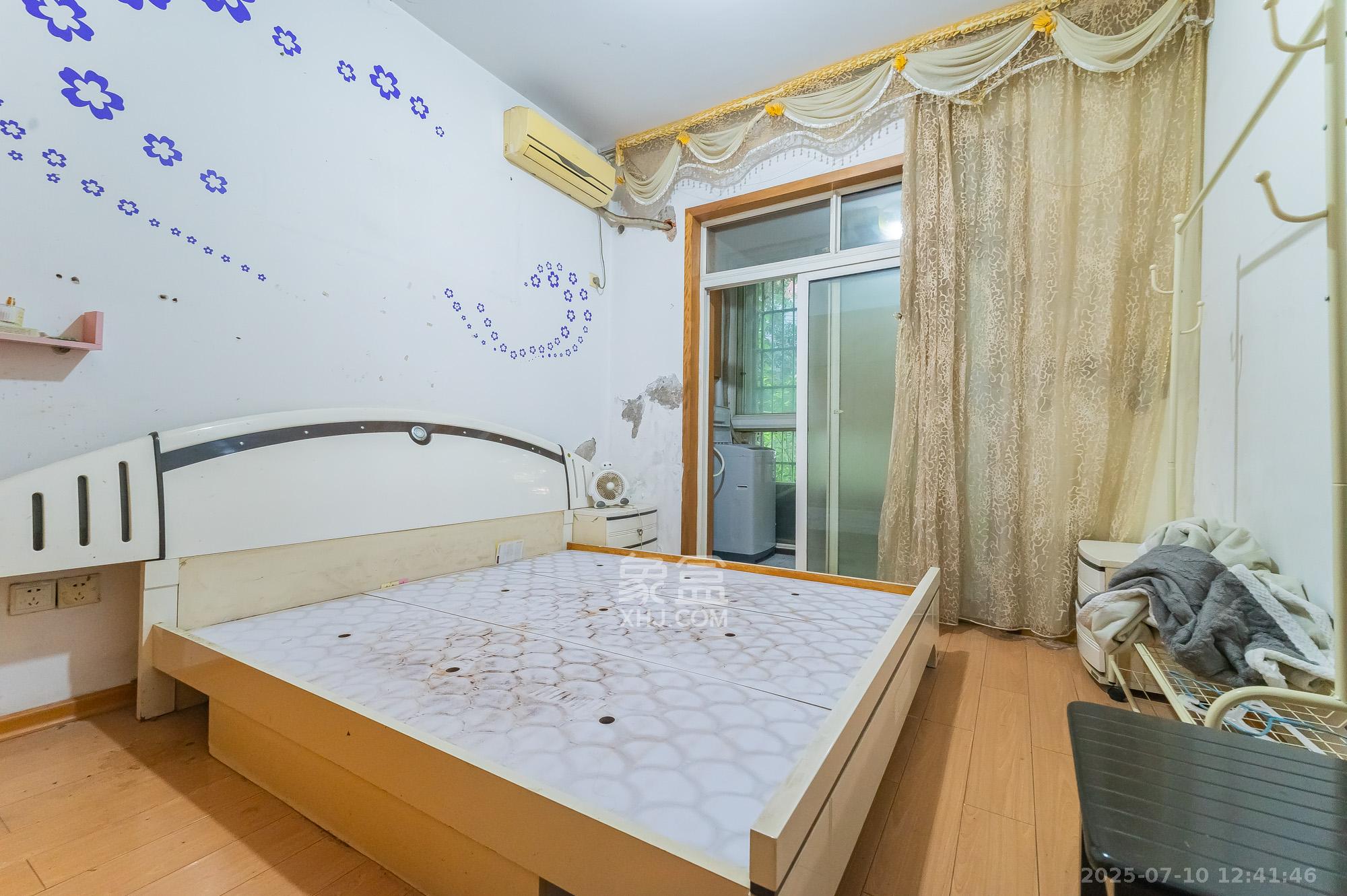 幸福洋房 4室2厅2卫 79.8万 幸福洋房 4室2厅2卫 79.8万卧室