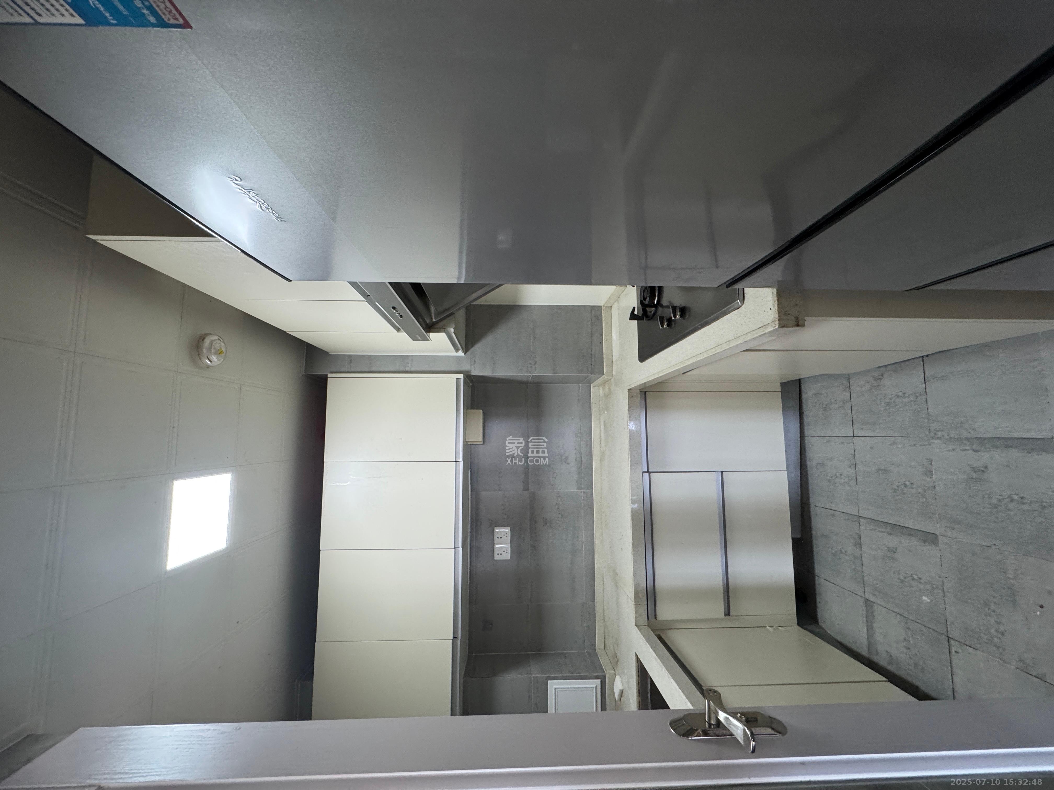 三一街区  3室2厅1卫   2000.00元/月室内图