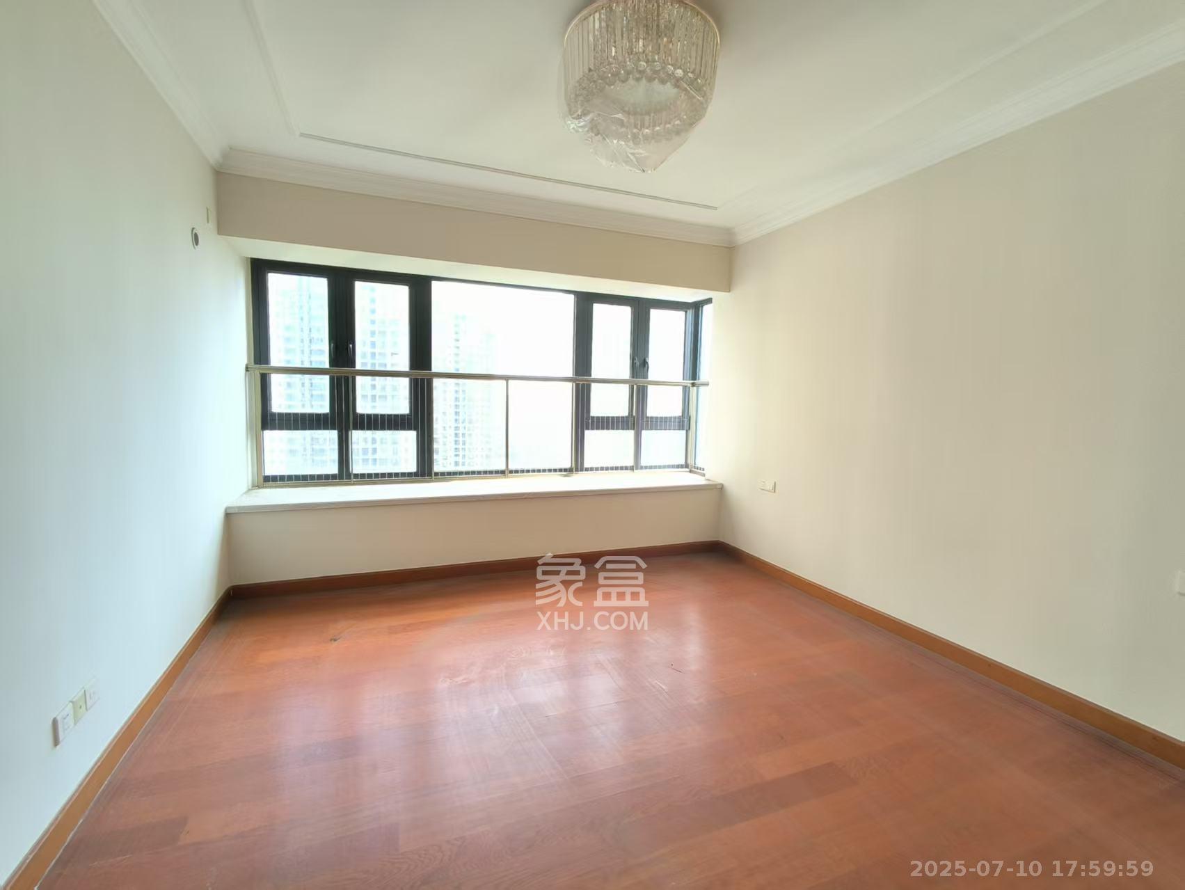 恒大书香门第 5室2厅3卫 2400.0元/月 恒大书香门第 5室2厅3卫 2400.0元/月室内图