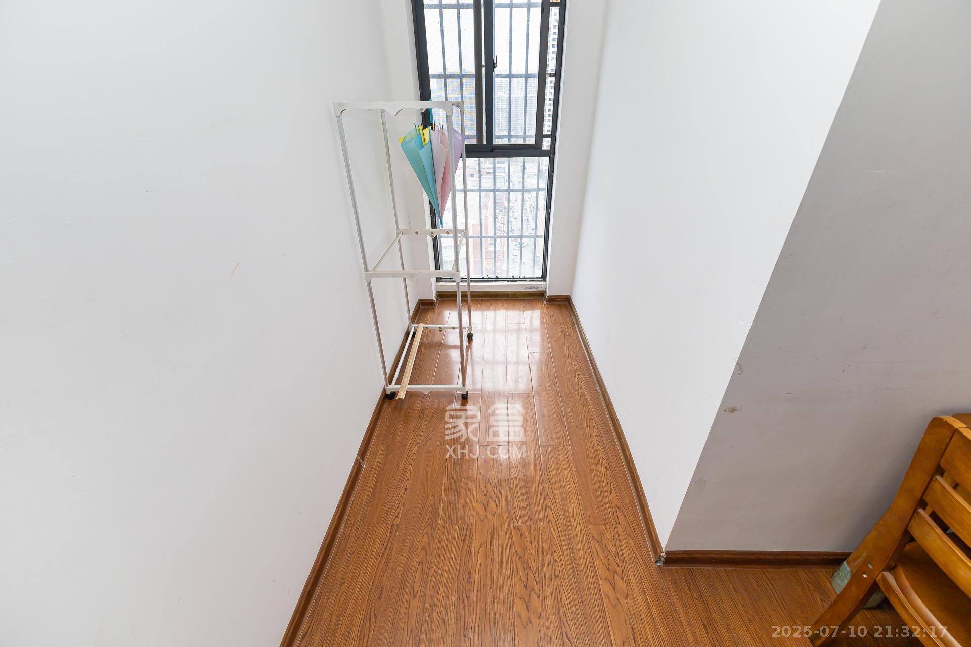 明发国际城  4室2厅2卫    91.0万 明发国际城  4室2厅2卫    91.0万阳台