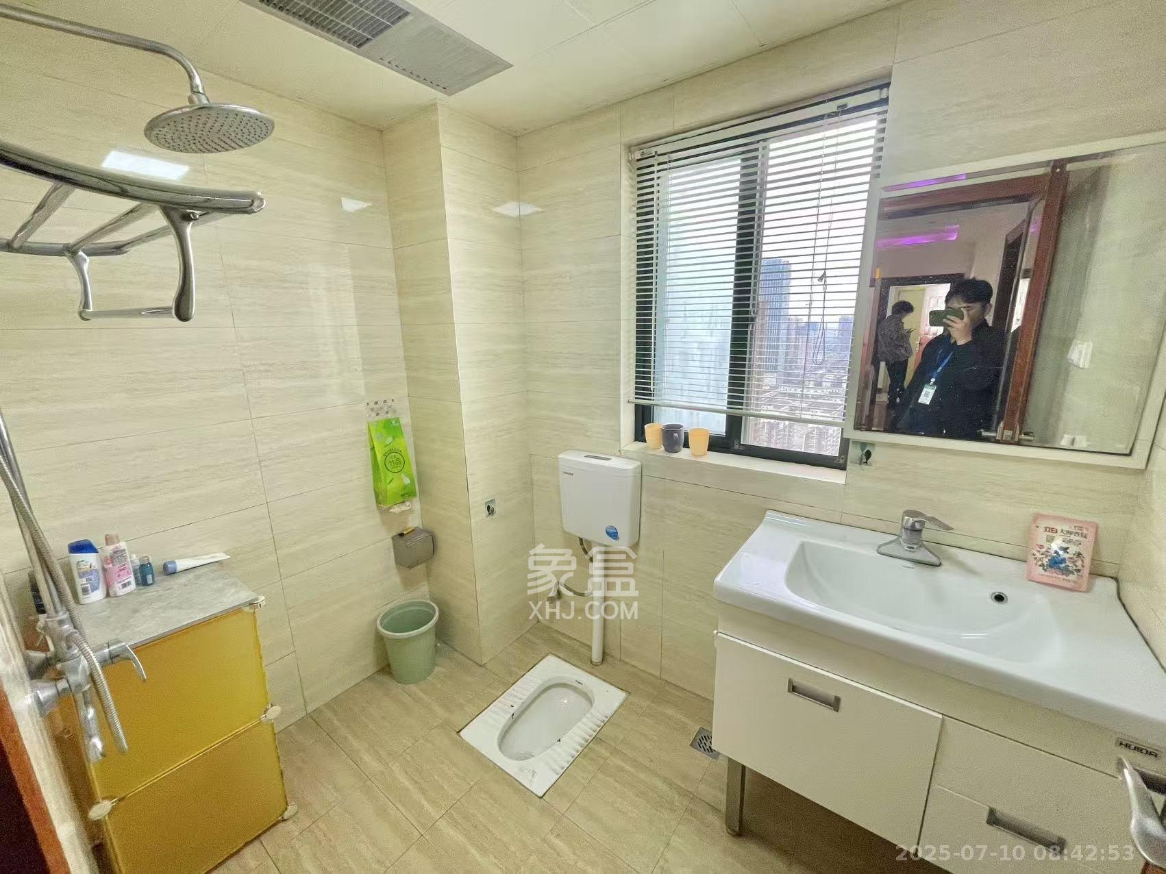 东玺门  2室1厅1卫   2400.00元/月室内图