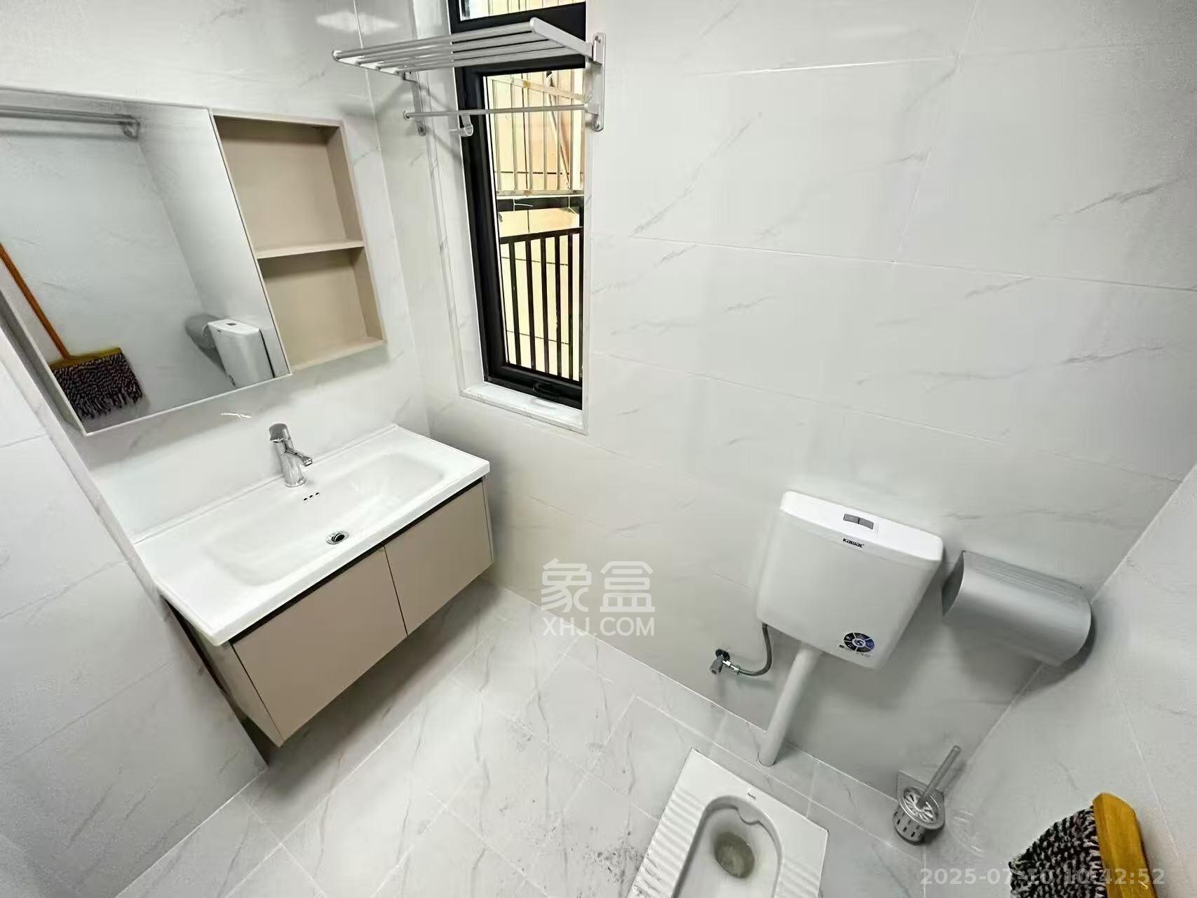 莲馨苑  2室1厅1卫   2000.00元/月室内图