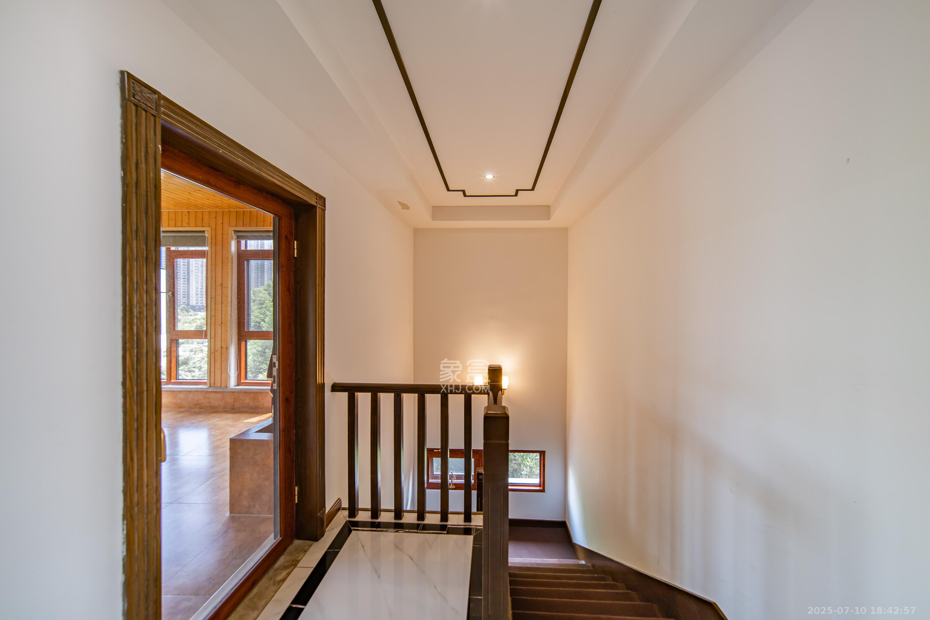 金科东方大院五期  5室2厅3卫    590.0万 金科东方大院五期  5室2厅3卫    590.0万其他