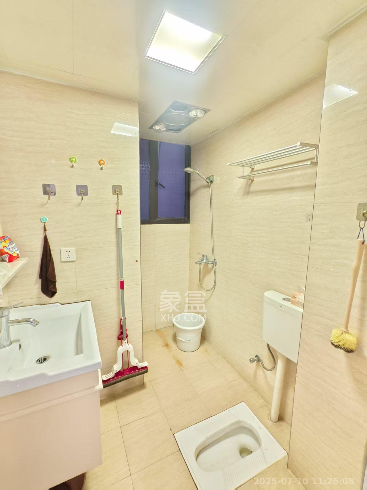 南枫时光 2室2厅1卫 2600.0元/月 南枫时光 2室2厅1卫 2600.0元/月室内图