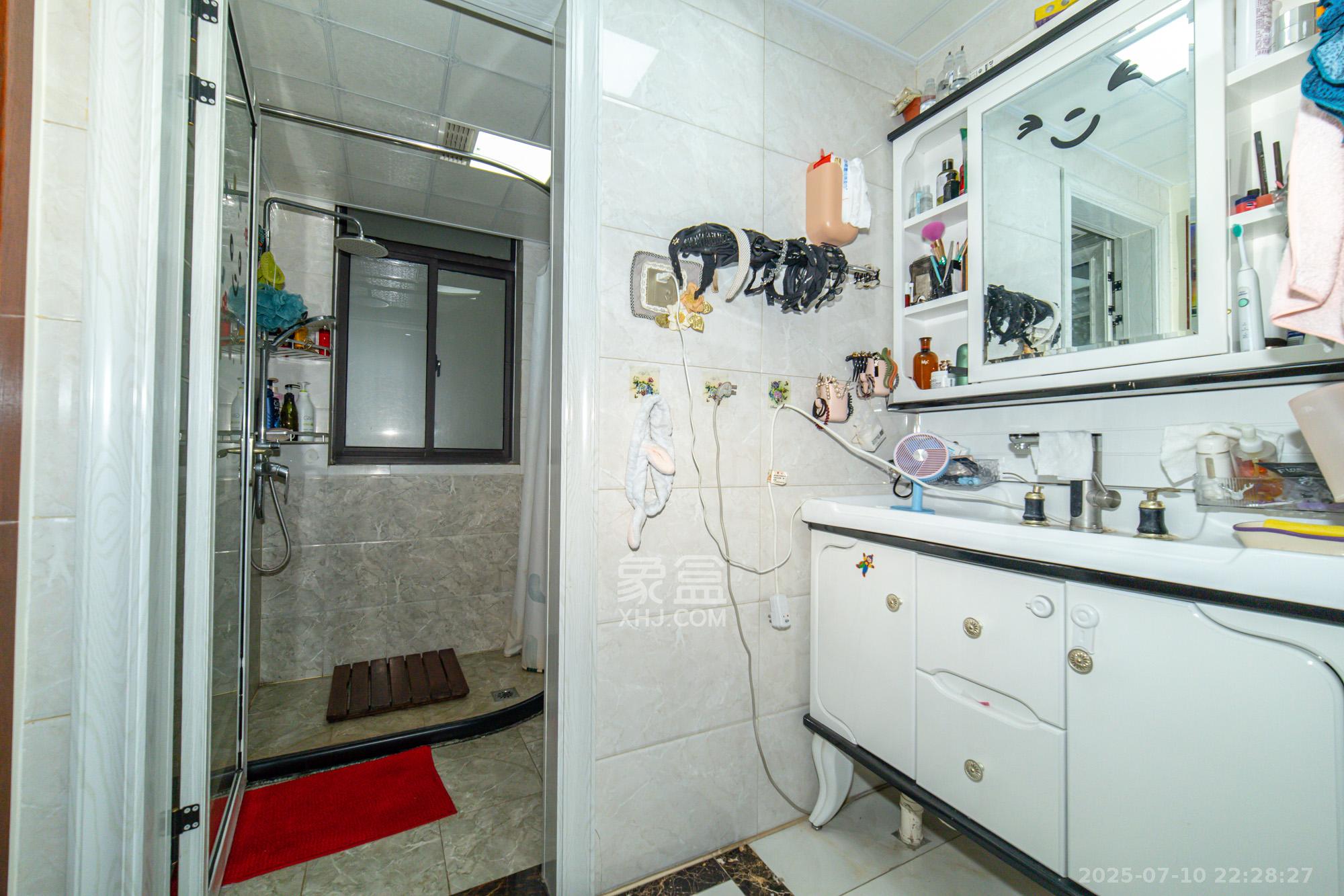 星湖湾一期高层  4室2厅2卫    109.9万 星湖湾一期高层  4室2厅2卫    109.9万卫生间