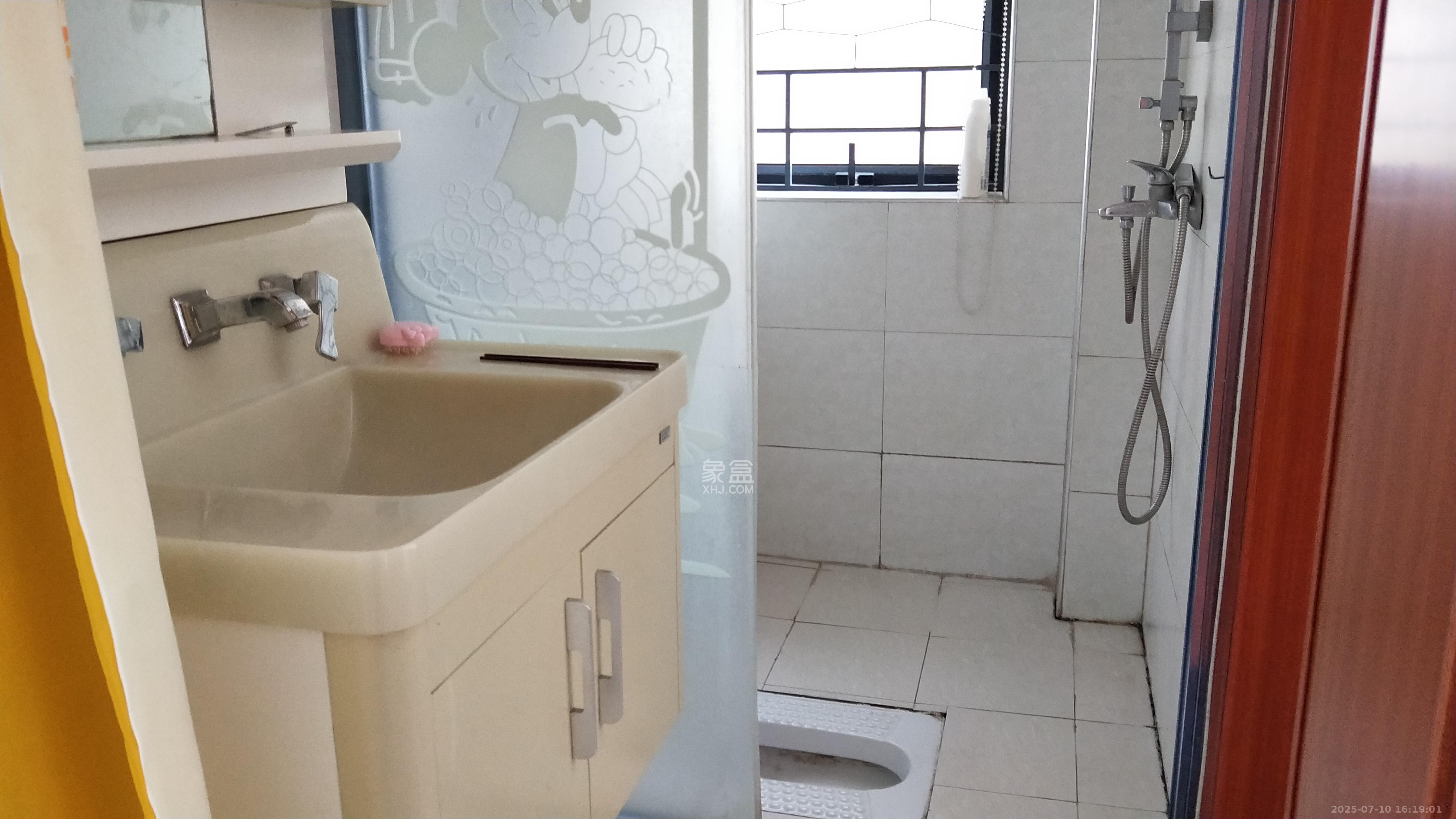 莱茵城  3室2厅2卫   2200.00元/月室内图