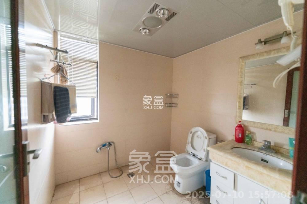 鑫远湘府华城  3室2厅1卫    140.0万卫生间