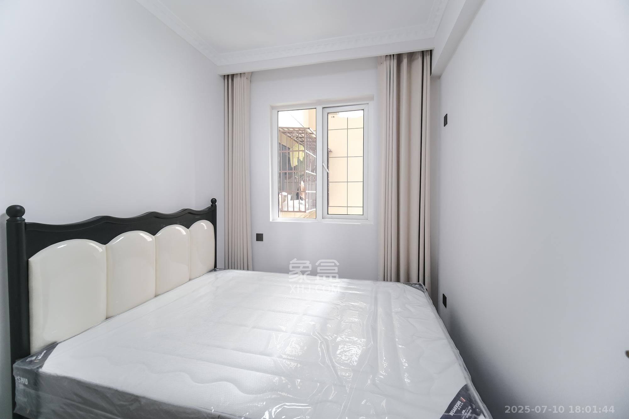 保利香槟国际  4室2厅2卫    102.8万 保利香槟国际  4室2厅2卫    102.8万卧室