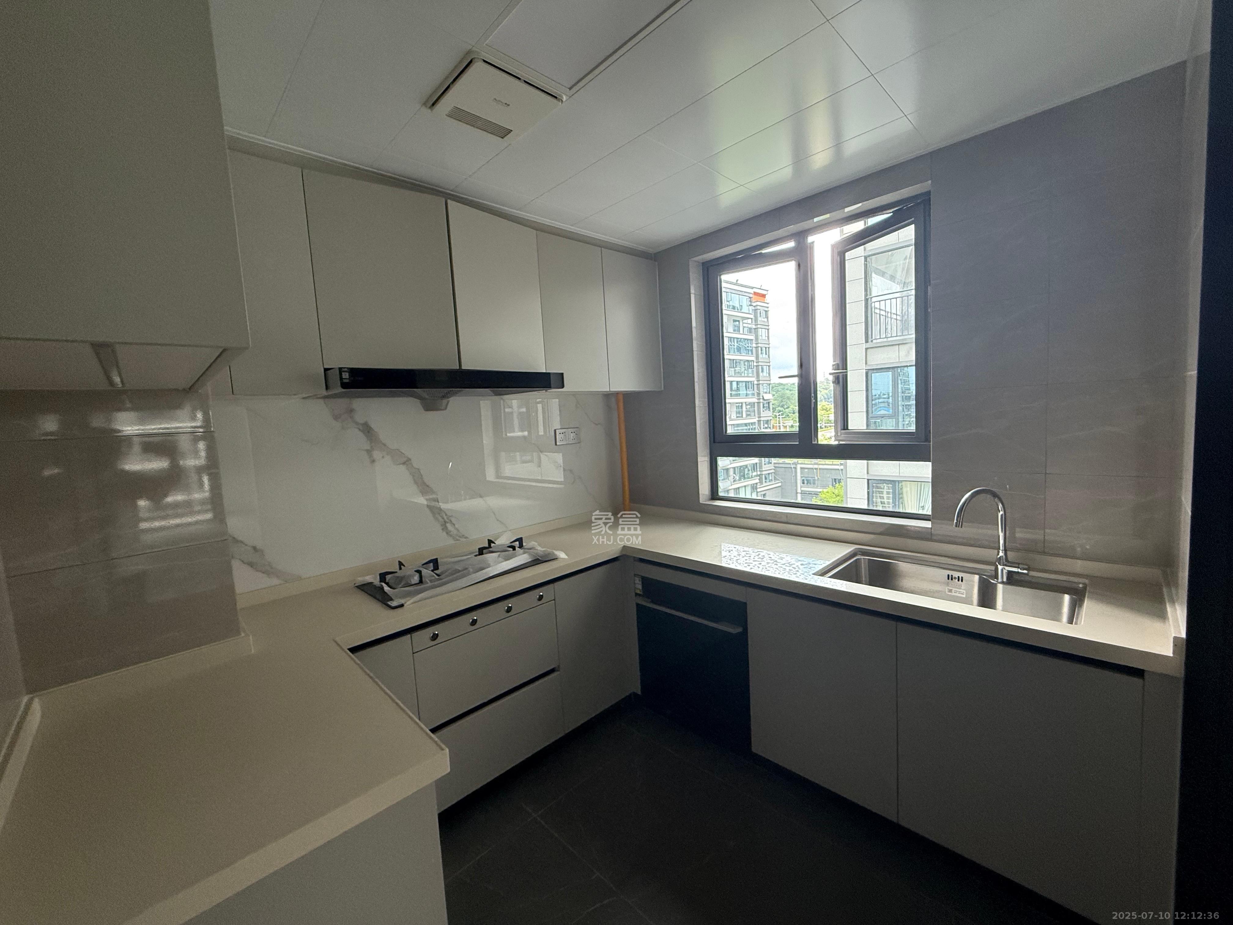 中海寰宇天下  4室2厅2卫    4000.0元/月 中海寰宇天下  4室2厅2卫    4000.0元/月室内图