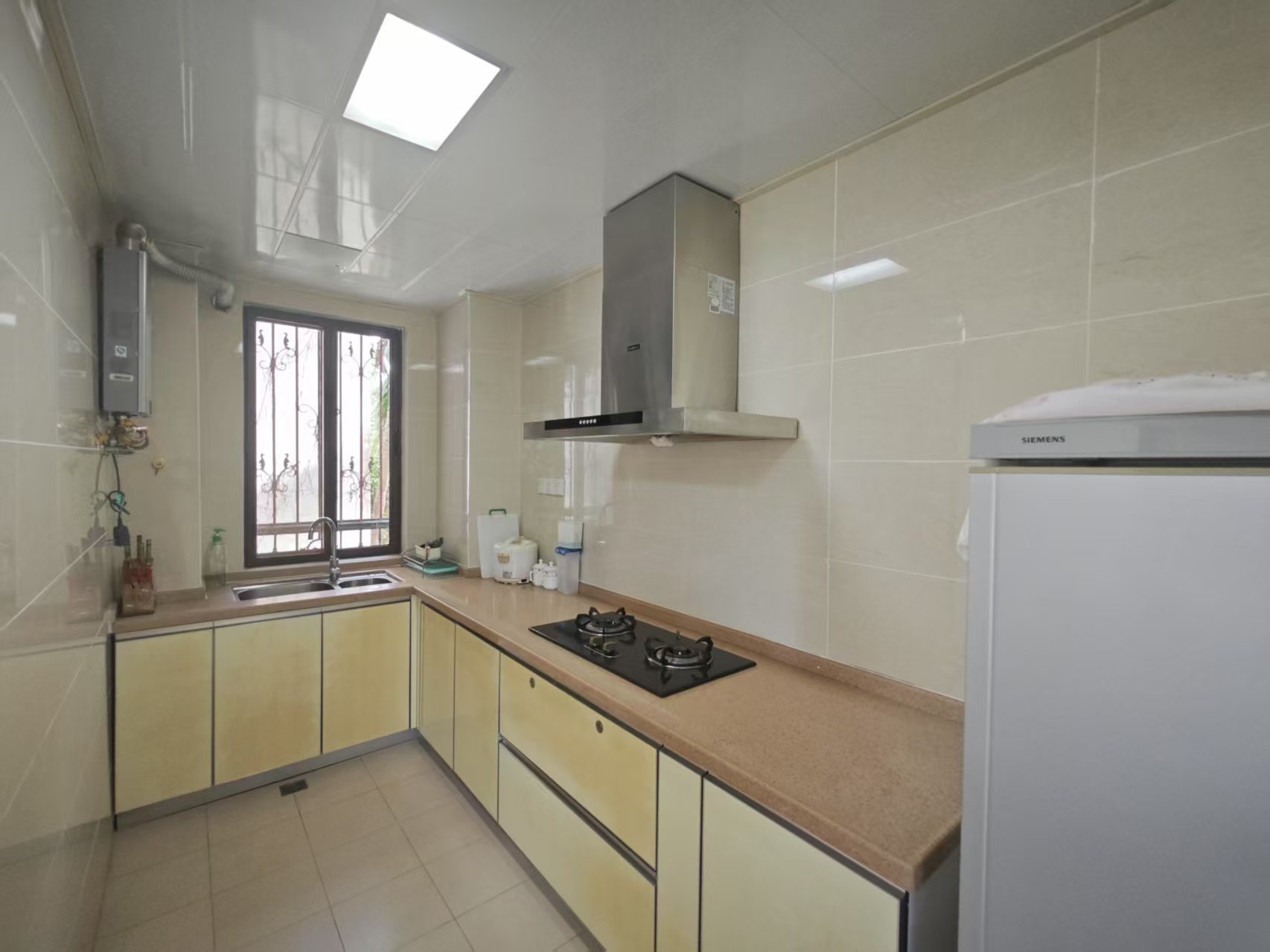 荣域 3室2厅2卫 3800.0元/月 荣域 3室2厅2卫 3800.0元/月室内图