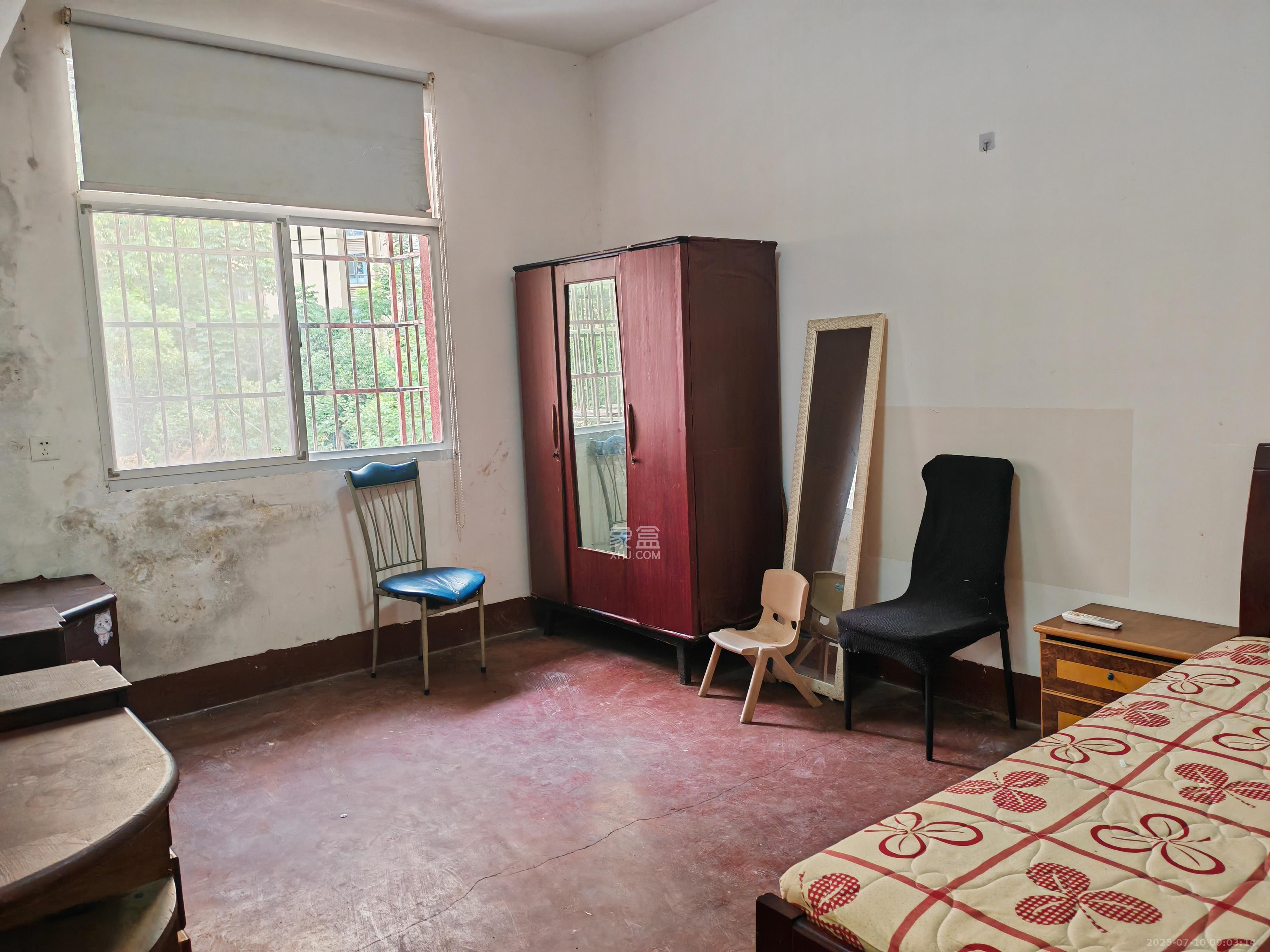 长沙花纸印刷厂宿舍  2室1厅1卫    1200.0元/月 长沙花纸印刷厂宿舍  2室1厅1卫    1200.0元/月室内图