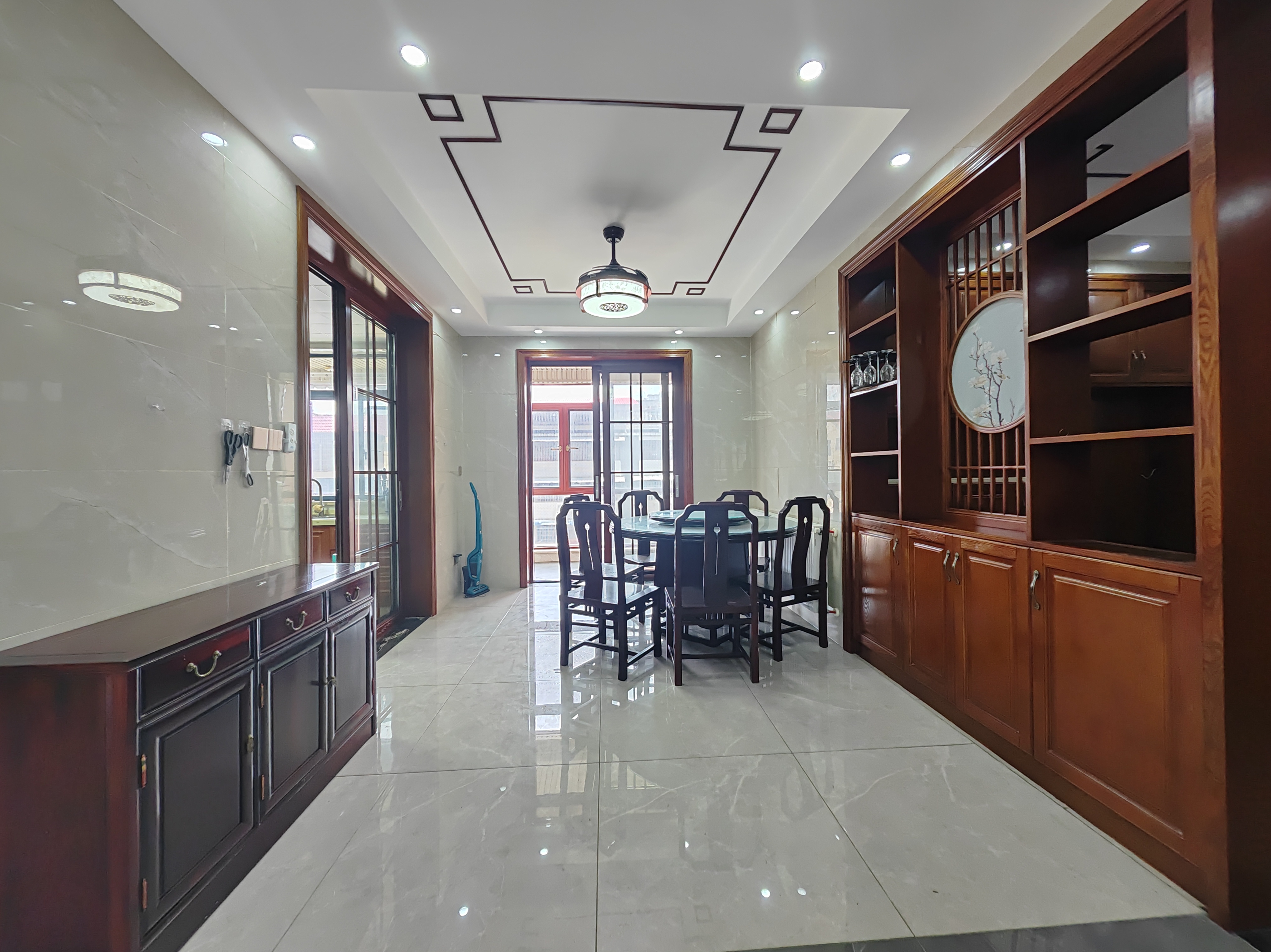 信合家园 4室2厅2卫 3500.0元/月 信合家园 4室2厅2卫 3500.0元/月室内图