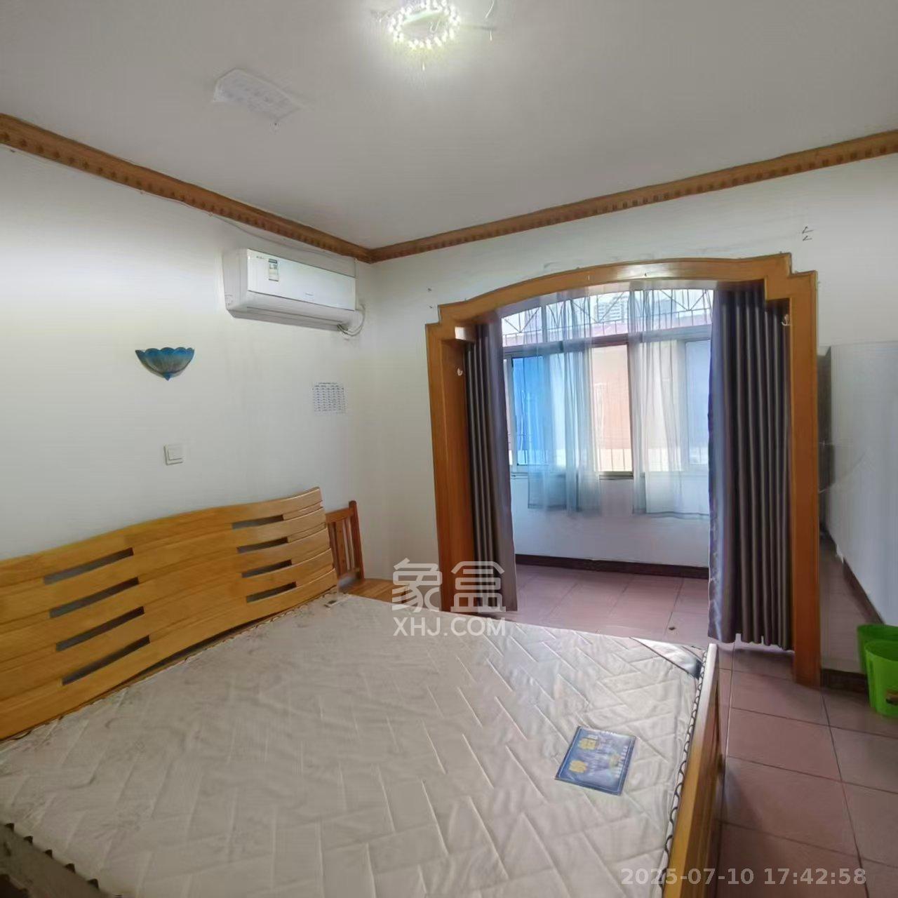 长郡花园  2室1厅1卫    2500.0元/月 长郡花园  2室1厅1卫    2500.0元/月室内图1