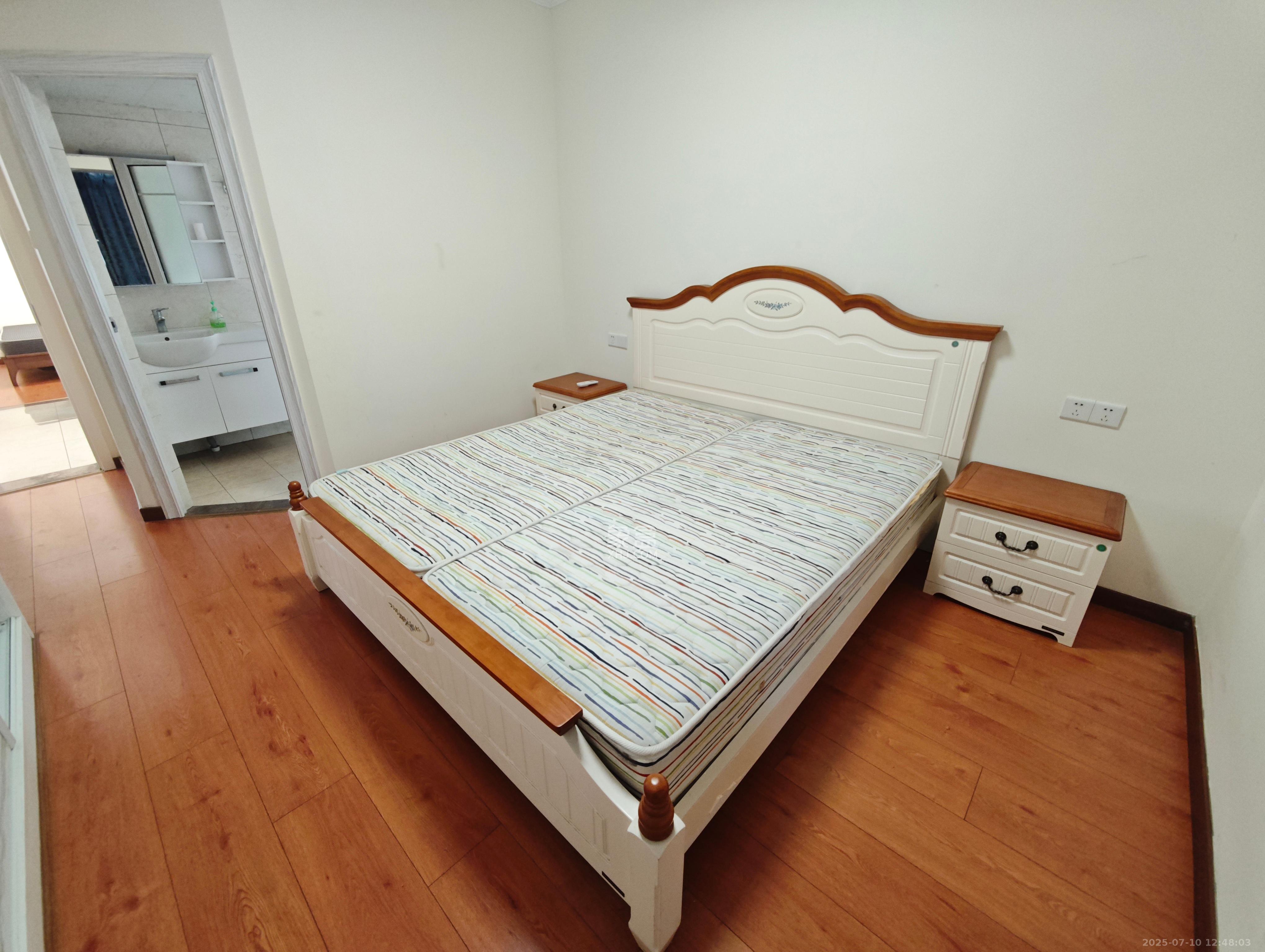 中粮鸿云  5室2厅2卫   2200.00元/月室内图