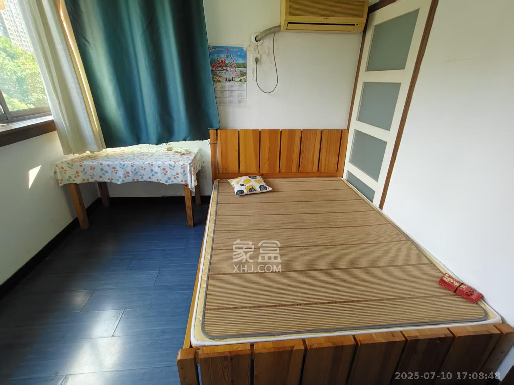 咸嘉新村嘉明苑  4室2厅1卫   2200.00元/月室内图