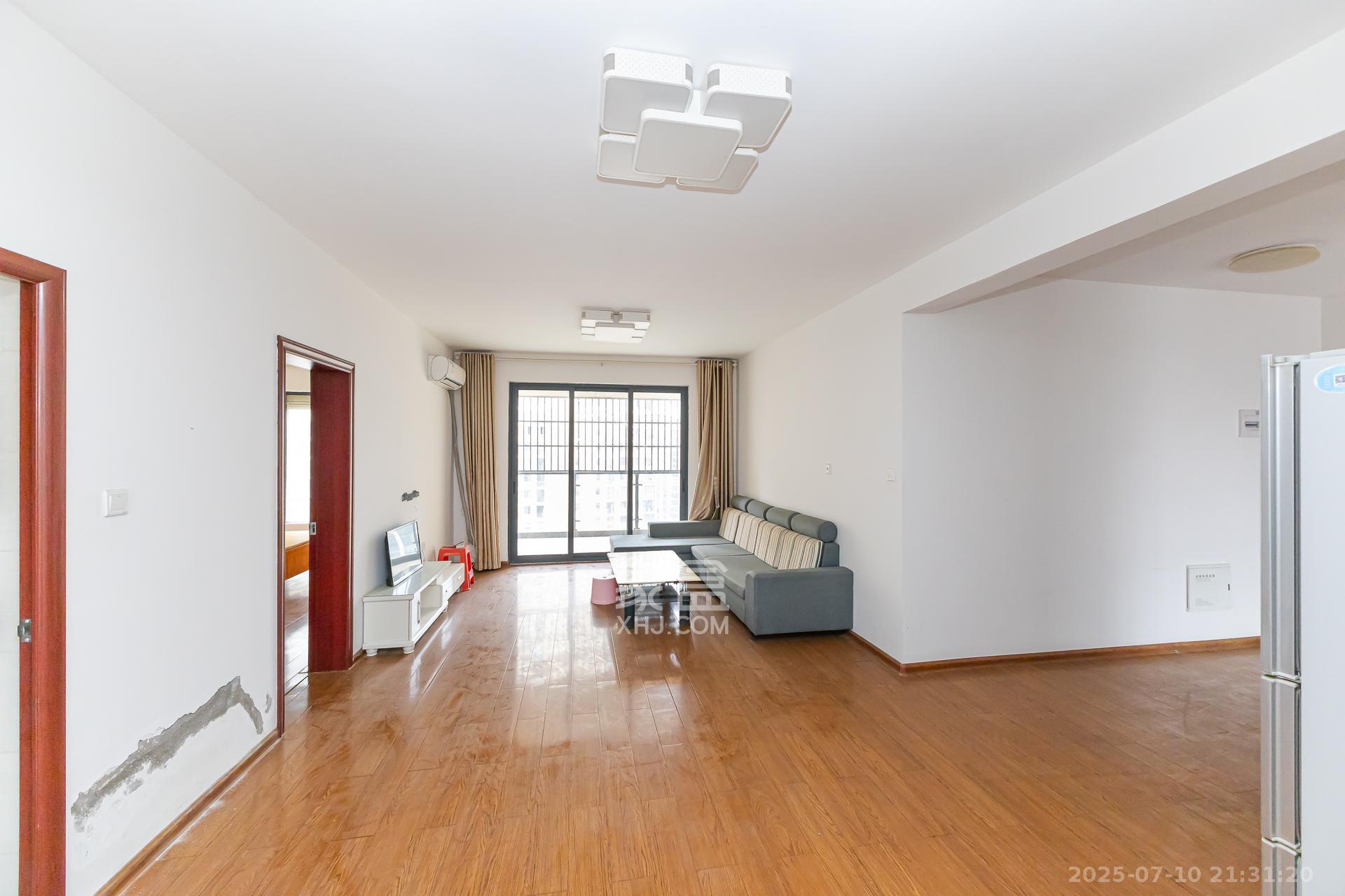 明发国际城  4室2厅2卫    91.0万 明发国际城  4室2厅2卫    91.0万客厅