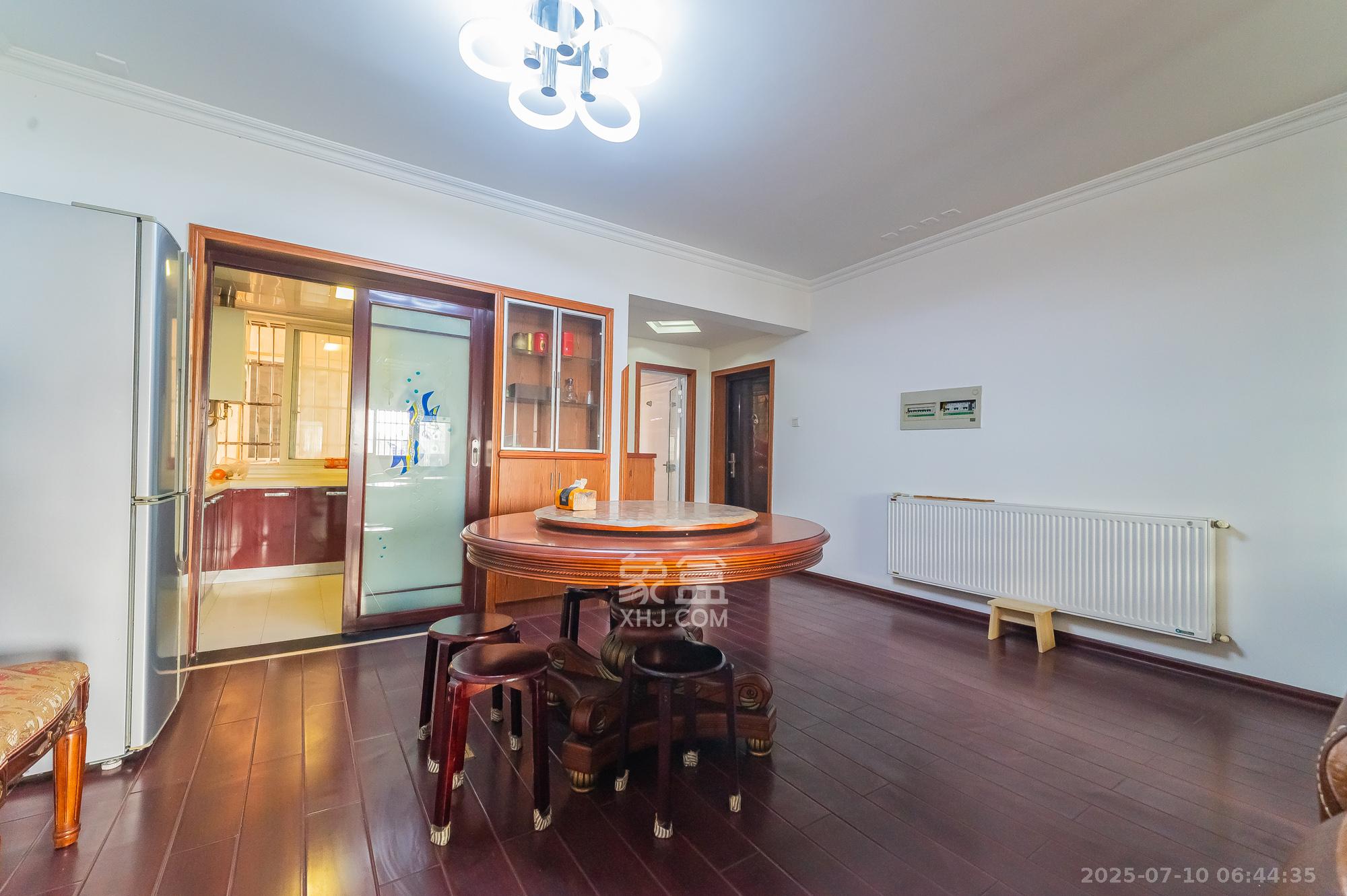 开源鑫阁 4室2厅2卫 69.8万 开源鑫阁 4室2厅2卫 69.8万客厅