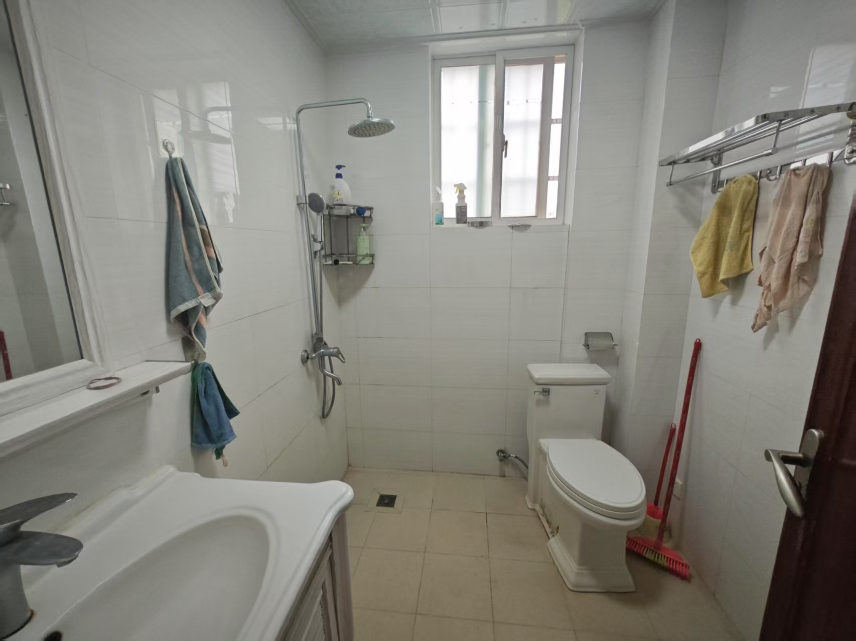 海天逸舍 3室2厅2卫 3500.0元/月 海天逸舍 3室2厅2卫 3500.0元/月室内图