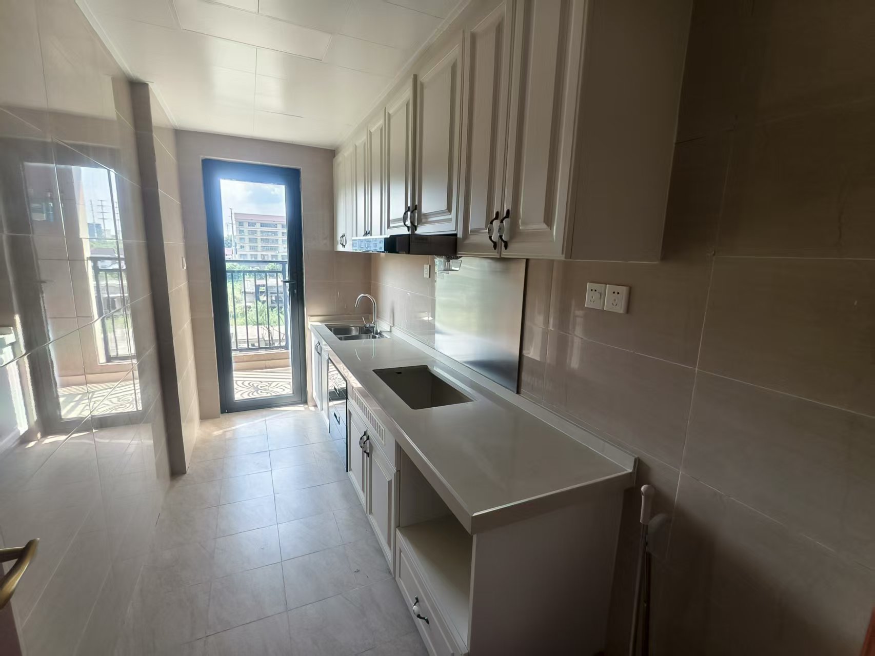 恒大名都  3室2厅1卫    1500.0元/月 恒大名都  3室2厅1卫    1500.0元/月室内图