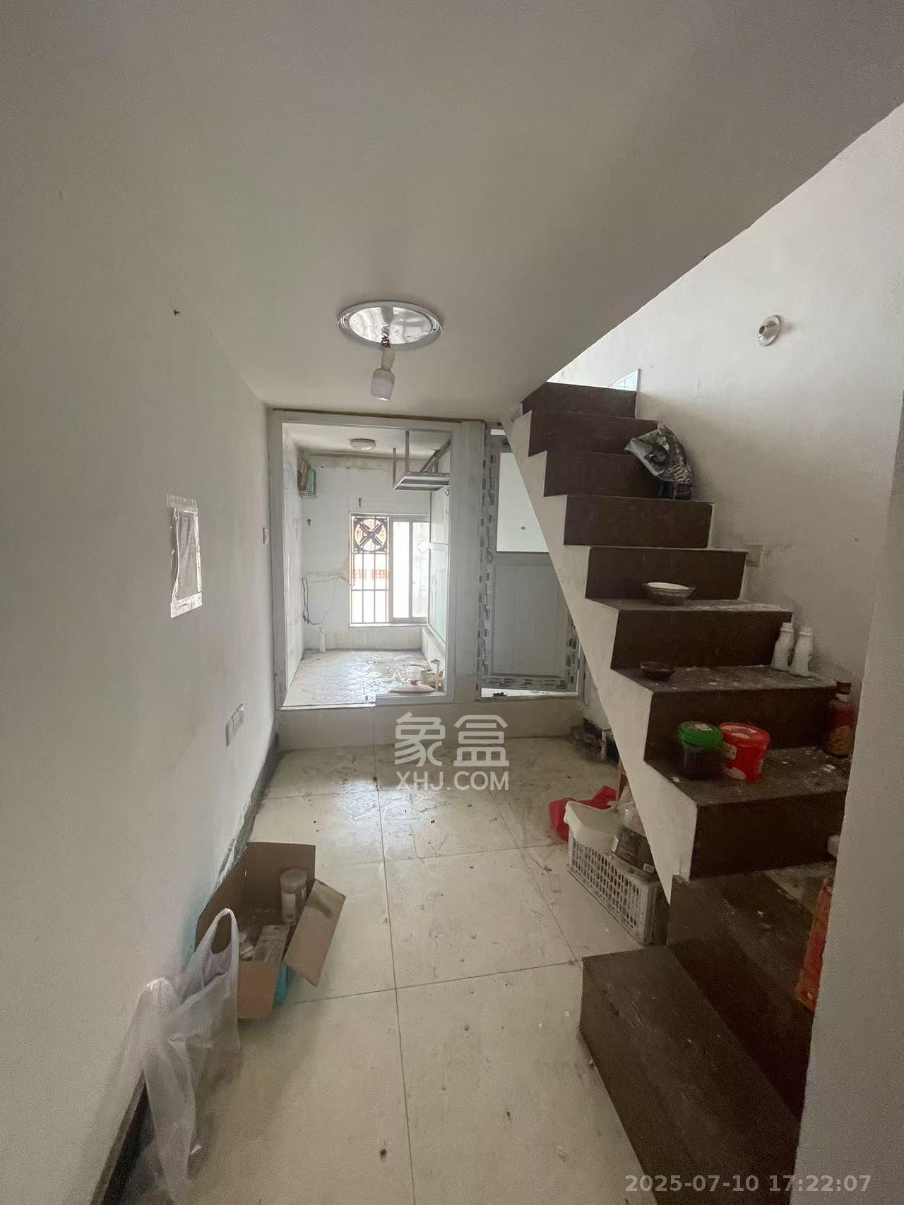 高桥火焰市场 8室3厅5卫 4000.0元/月 高桥火焰市场 8室3厅5卫 4000.0元/月室内图