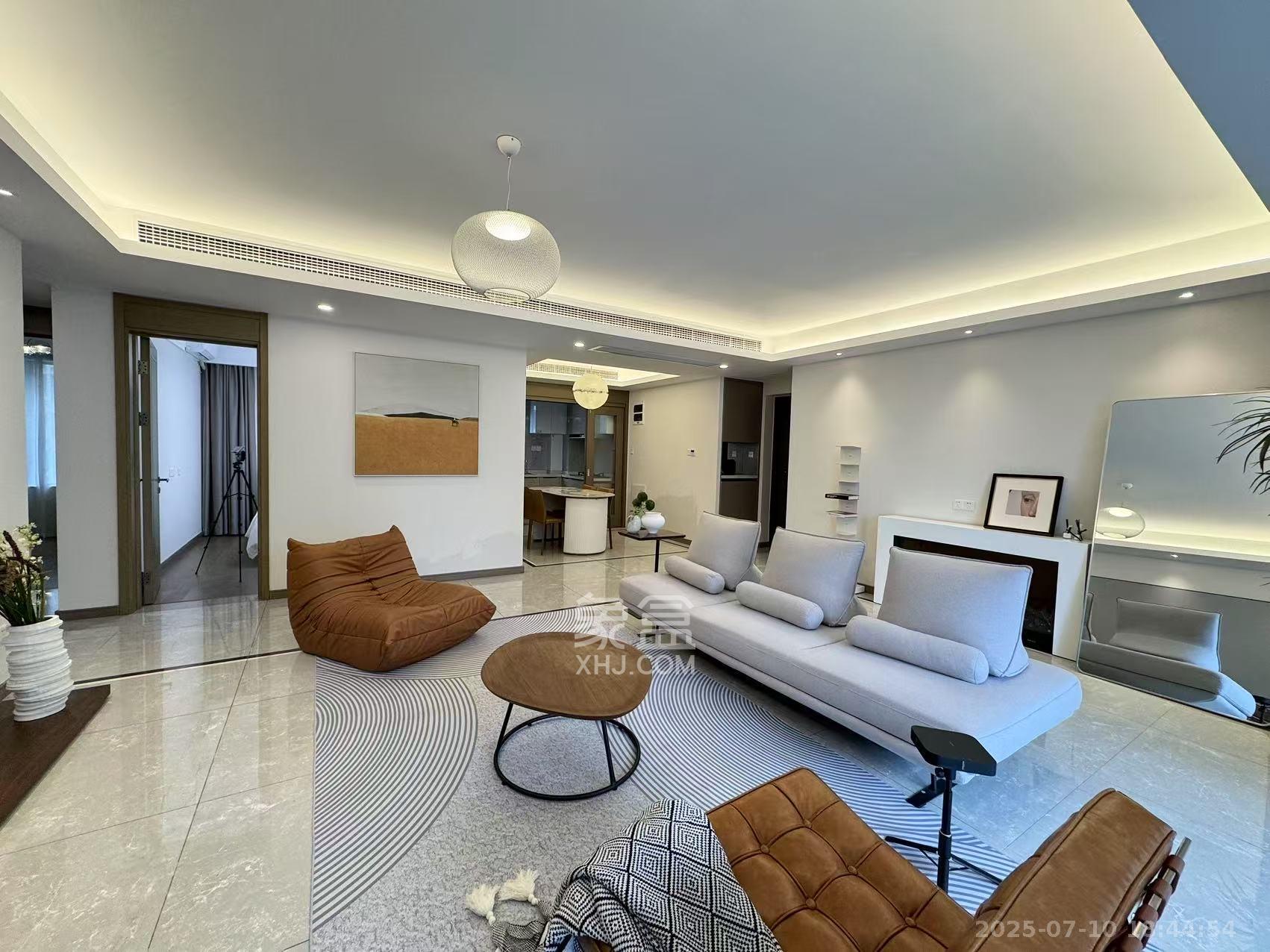 龙湖铂金中心(龙湖春江郦城) 3室2厅2卫 6800.0元/月 龙湖铂金中心(龙湖春江郦城) 3室2厅2卫 6800.0元/月室内图