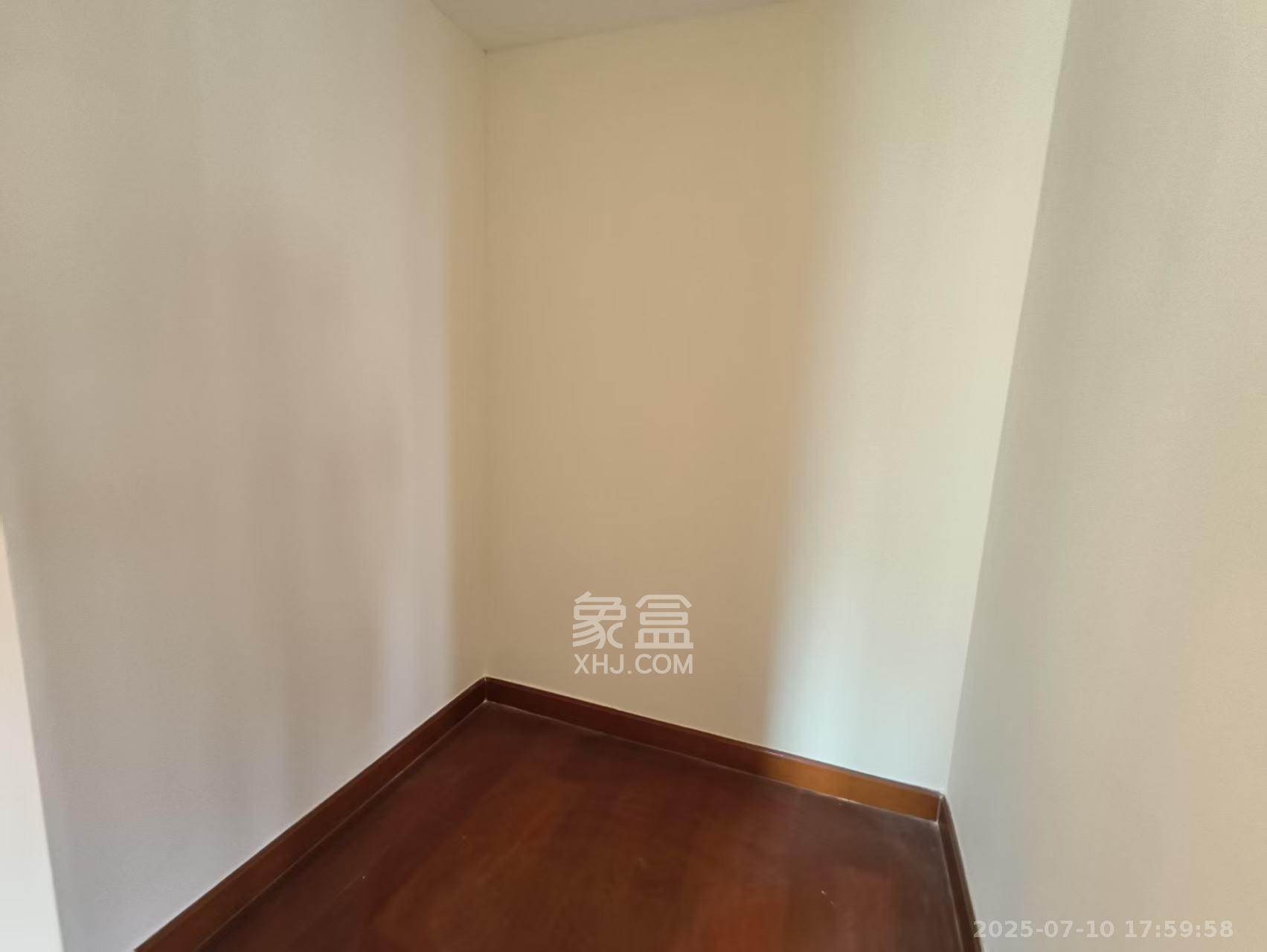 恒大书香门第 5室2厅3卫 2400.0元/月 恒大书香门第 5室2厅3卫 2400.0元/月室内图