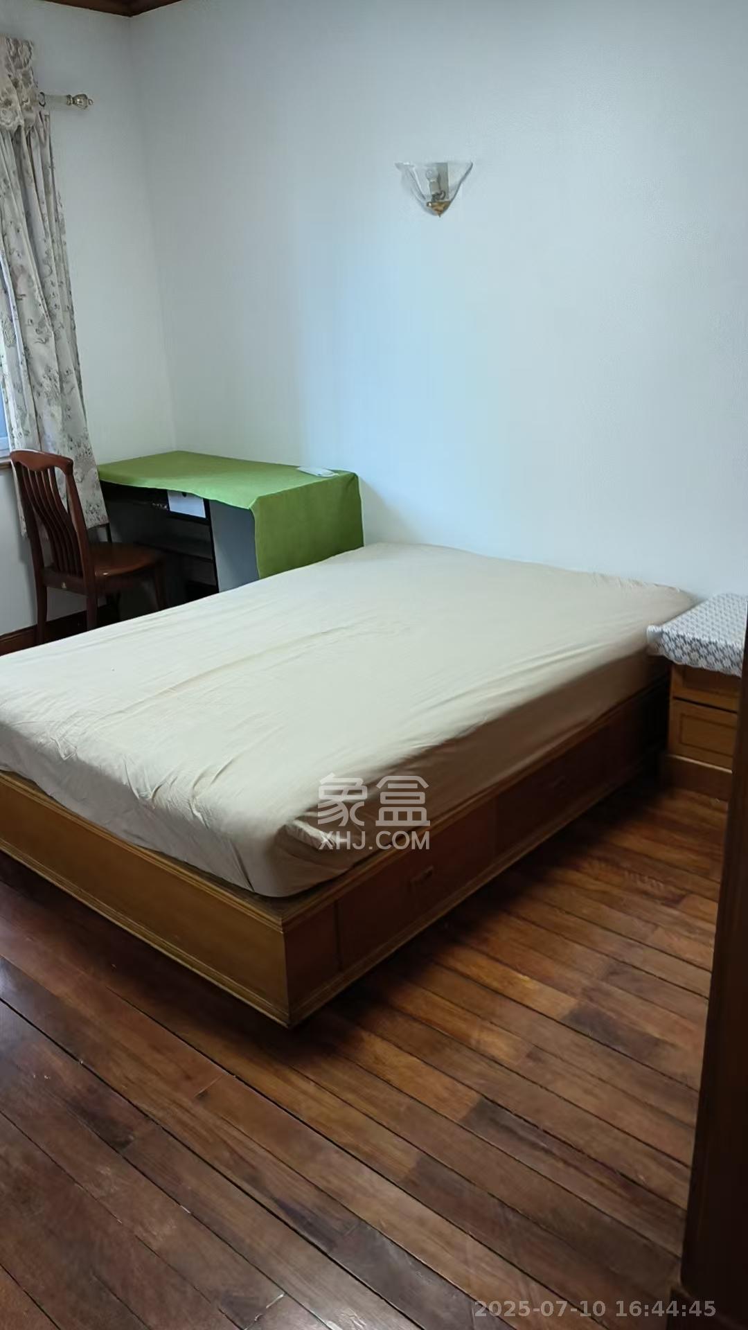 海华花园(京电大厦)  3室2厅1卫    2200.0元/月 海华花园(京电大厦)  3室2厅1卫    2200.0元/月室内图