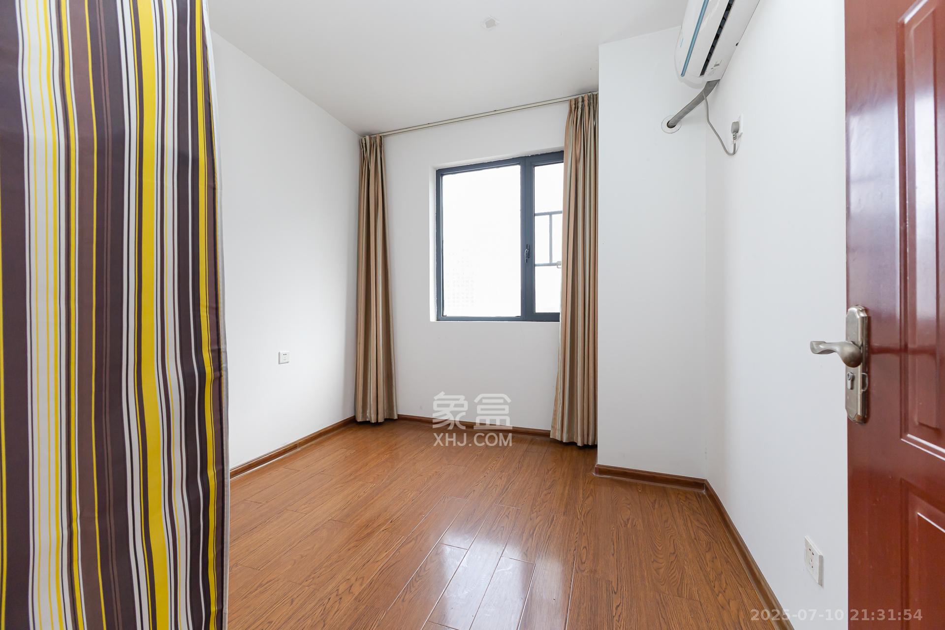 明发国际城  4室2厅2卫    91.0万 明发国际城  4室2厅2卫    91.0万卧室