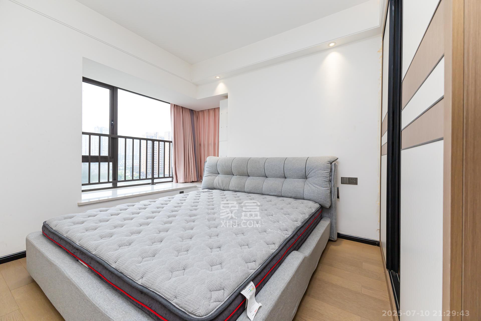 润和滨江府 3室2厅2卫 105.0万 润和滨江府 3室2厅2卫 105.0万卧室