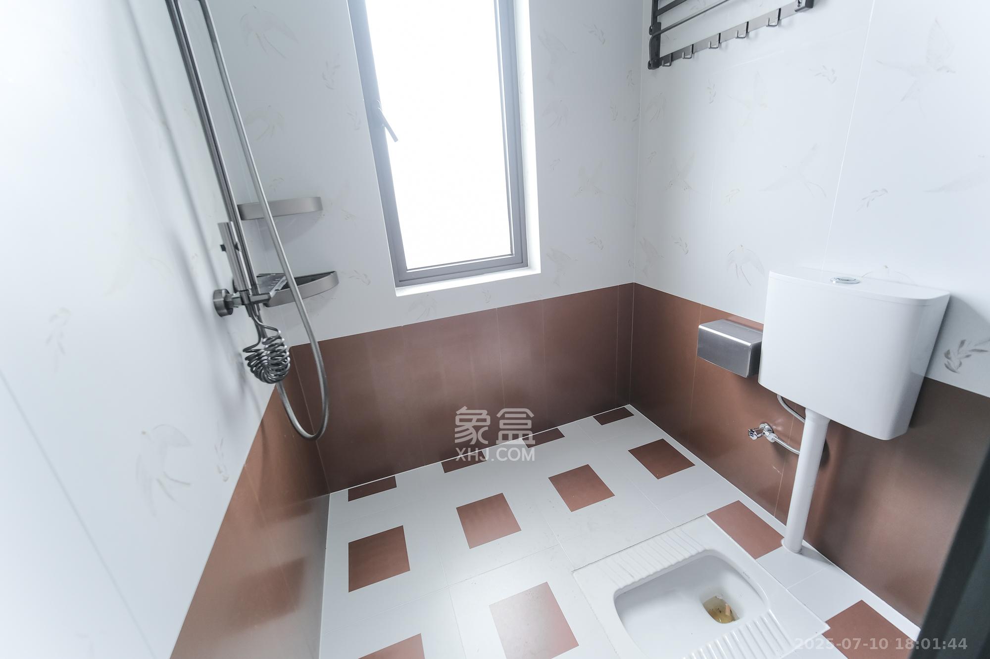 保利香槟国际  4室2厅2卫    102.8万 保利香槟国际  4室2厅2卫    102.8万卫生间