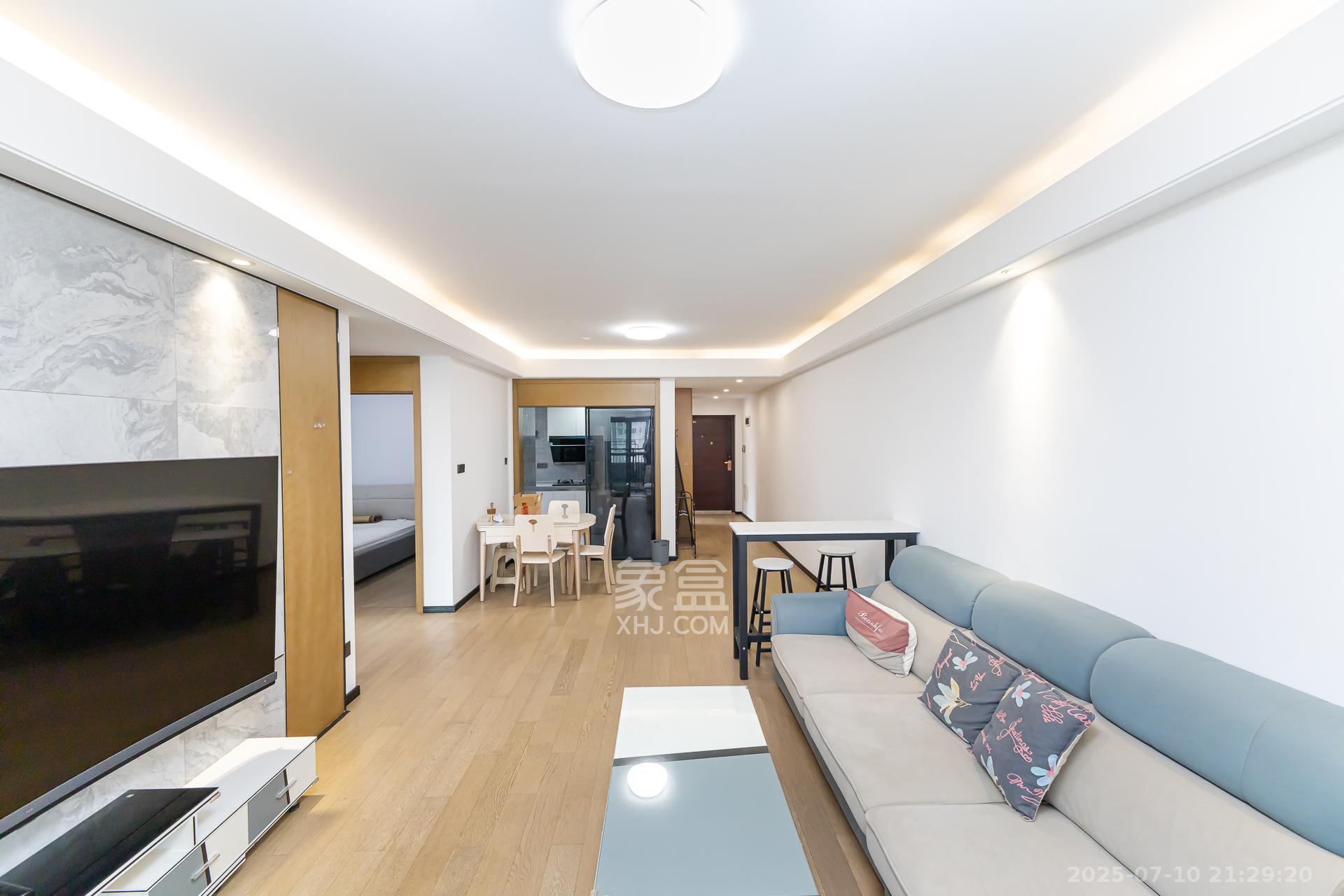 润和滨江府 3室2厅2卫 105.0万 润和滨江府 3室2厅2卫 105.0万客厅