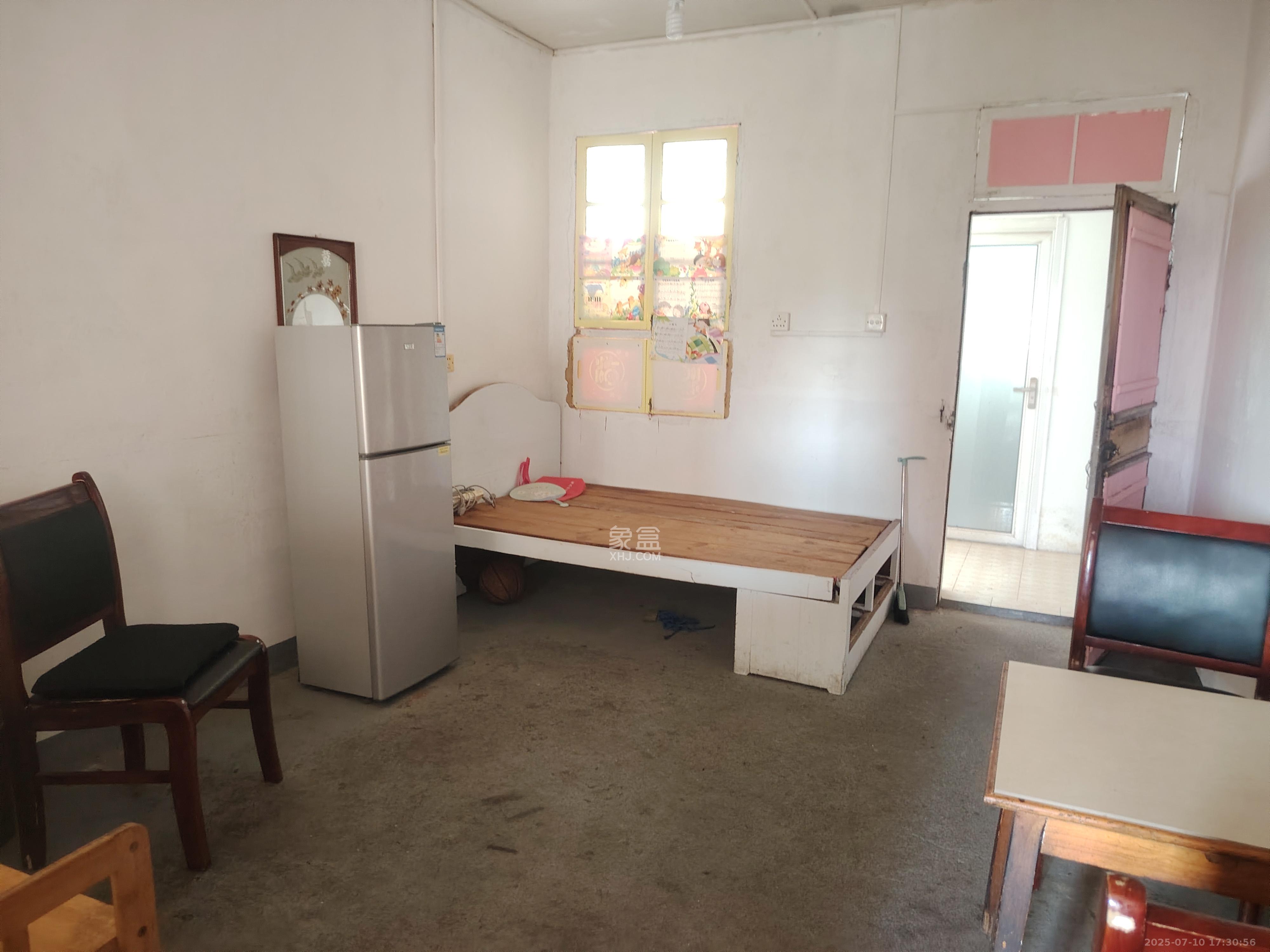 八一路散盘 2室1厅1卫 2100.0元/月 八一路散盘 2室1厅1卫 2100.0元/月室内图