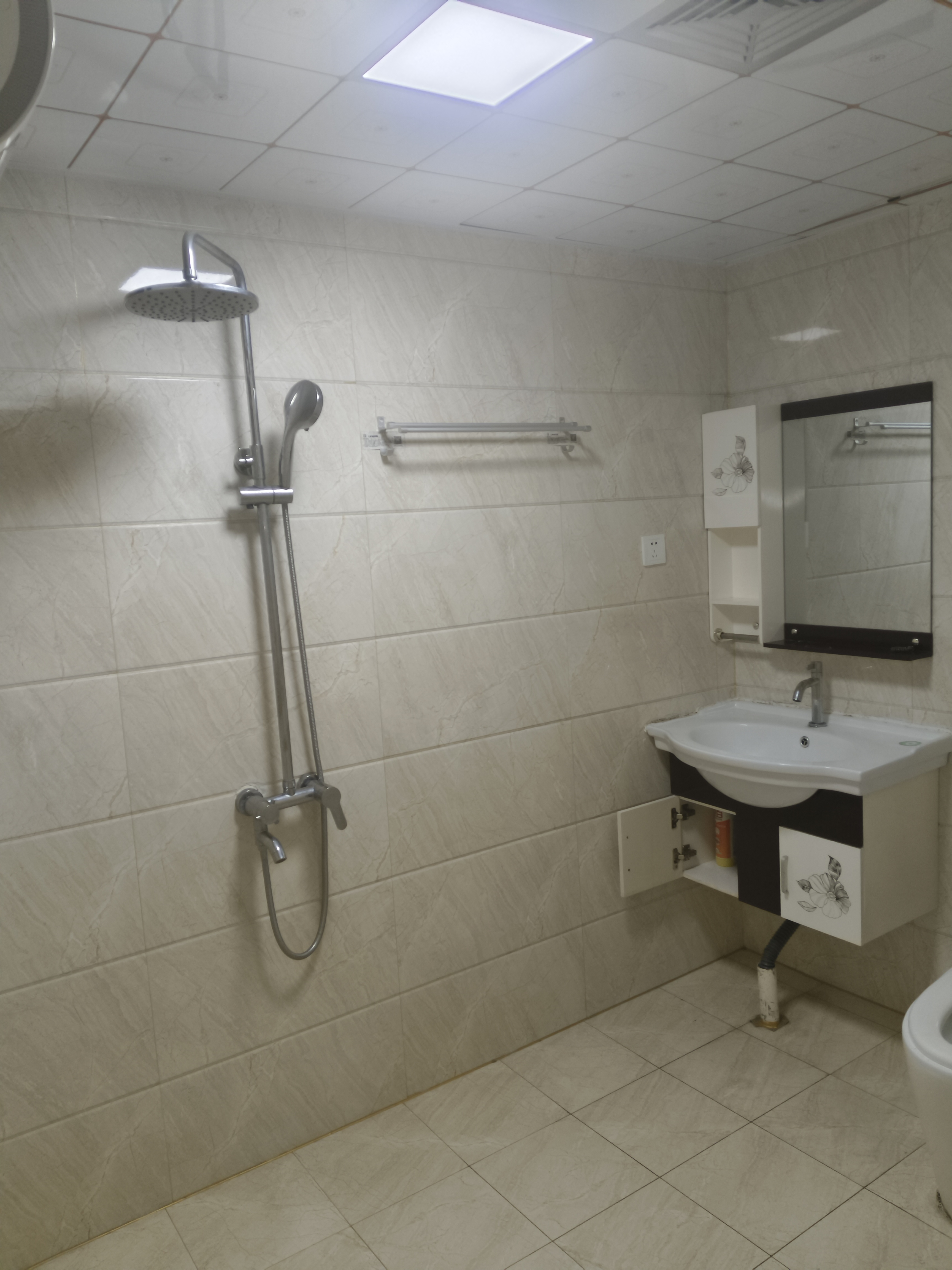 首力大厦 3室2厅2卫 3500.0元/月 首力大厦 3室2厅2卫 3500.0元/月室内图