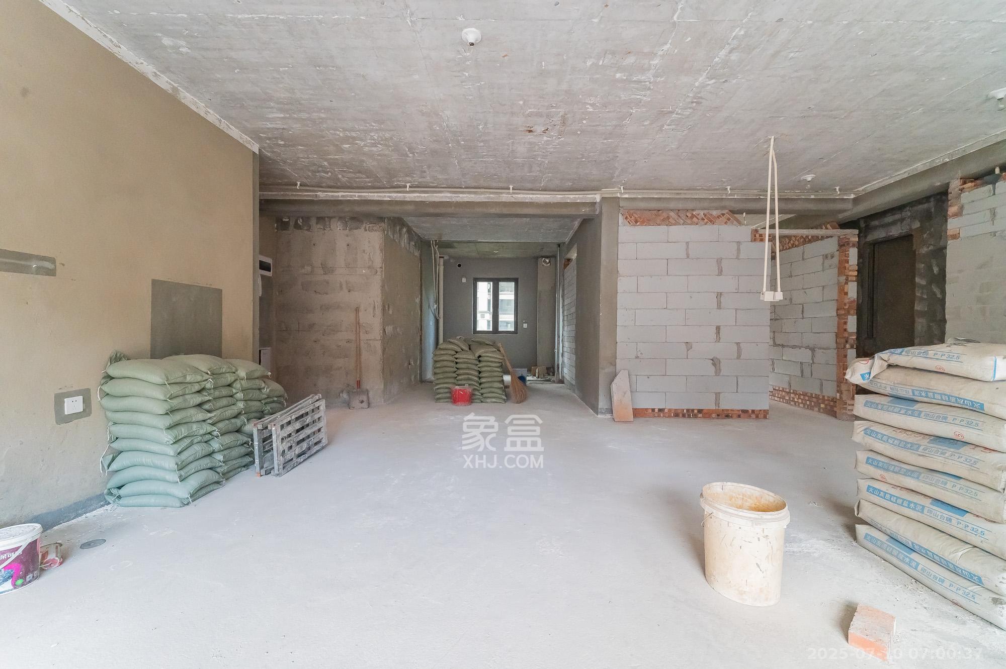 中交建发松雅院  4室2厅2卫    116.0万 中交建发松雅院  4室2厅2卫    116.0万客厅