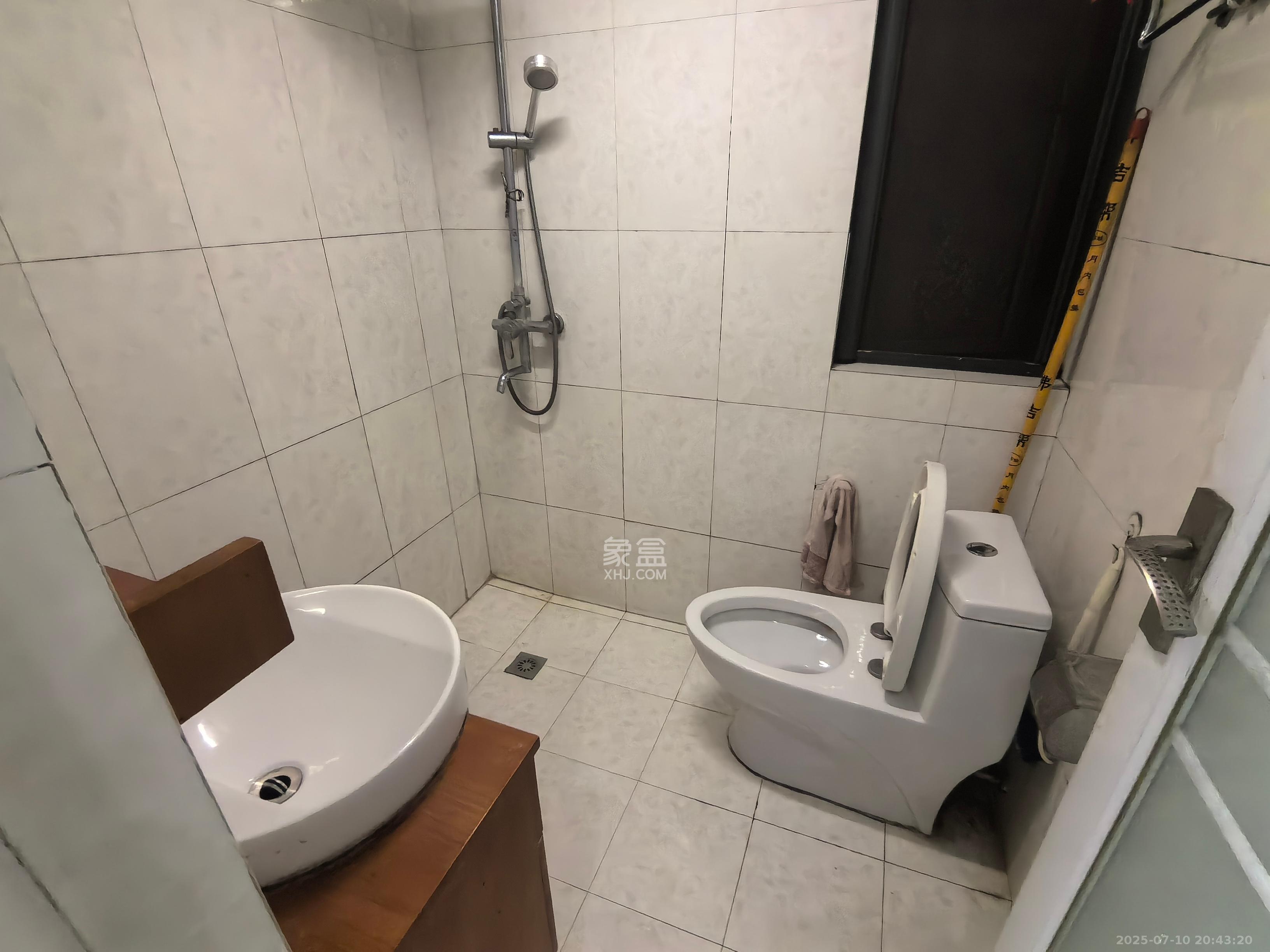 上海城小区  2室1厅1卫   2100.00元/月室内图