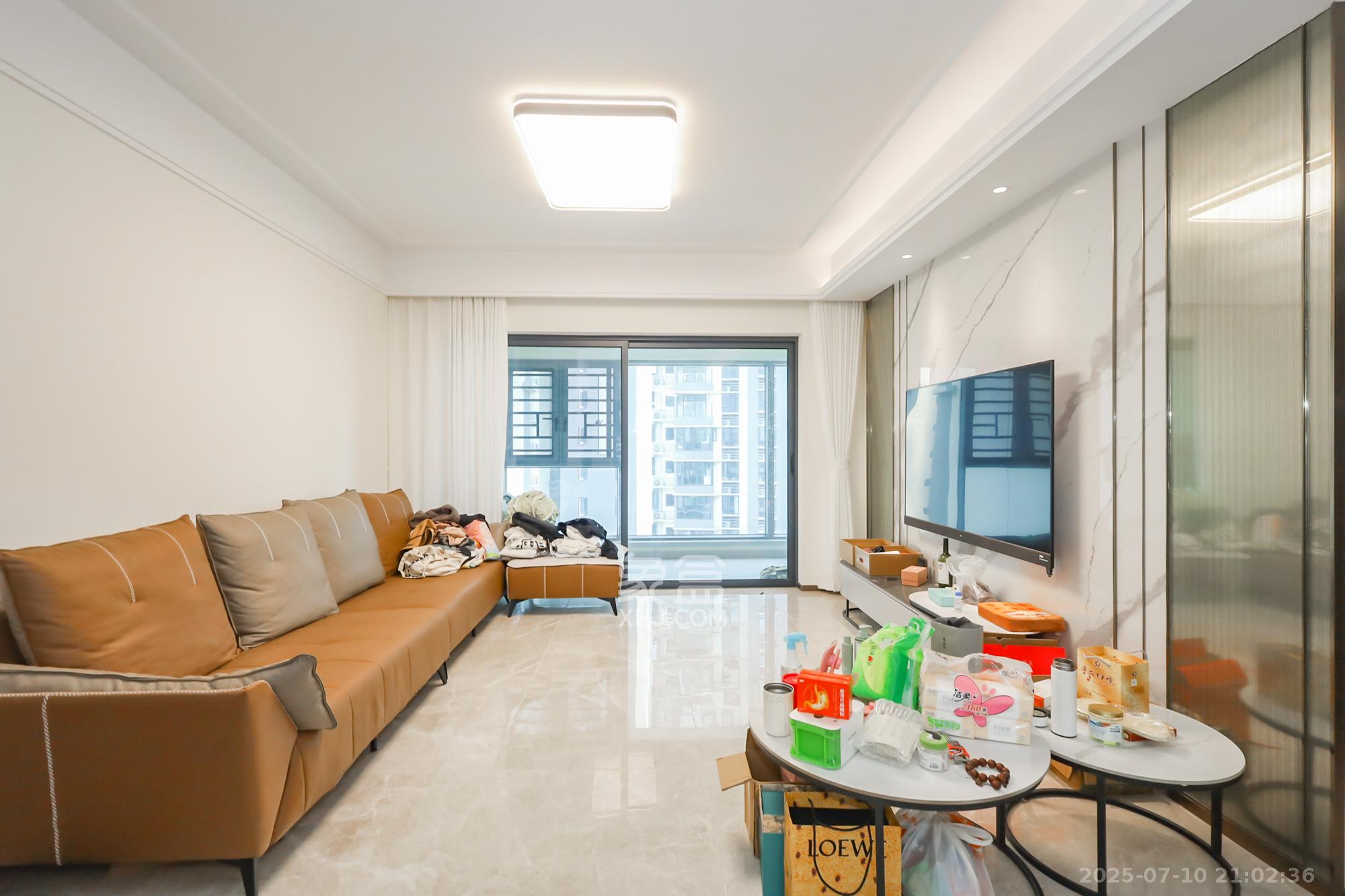 滨江府1913  4室2厅2卫    215.0万 滨江府1913  4室2厅2卫    215.0万客厅