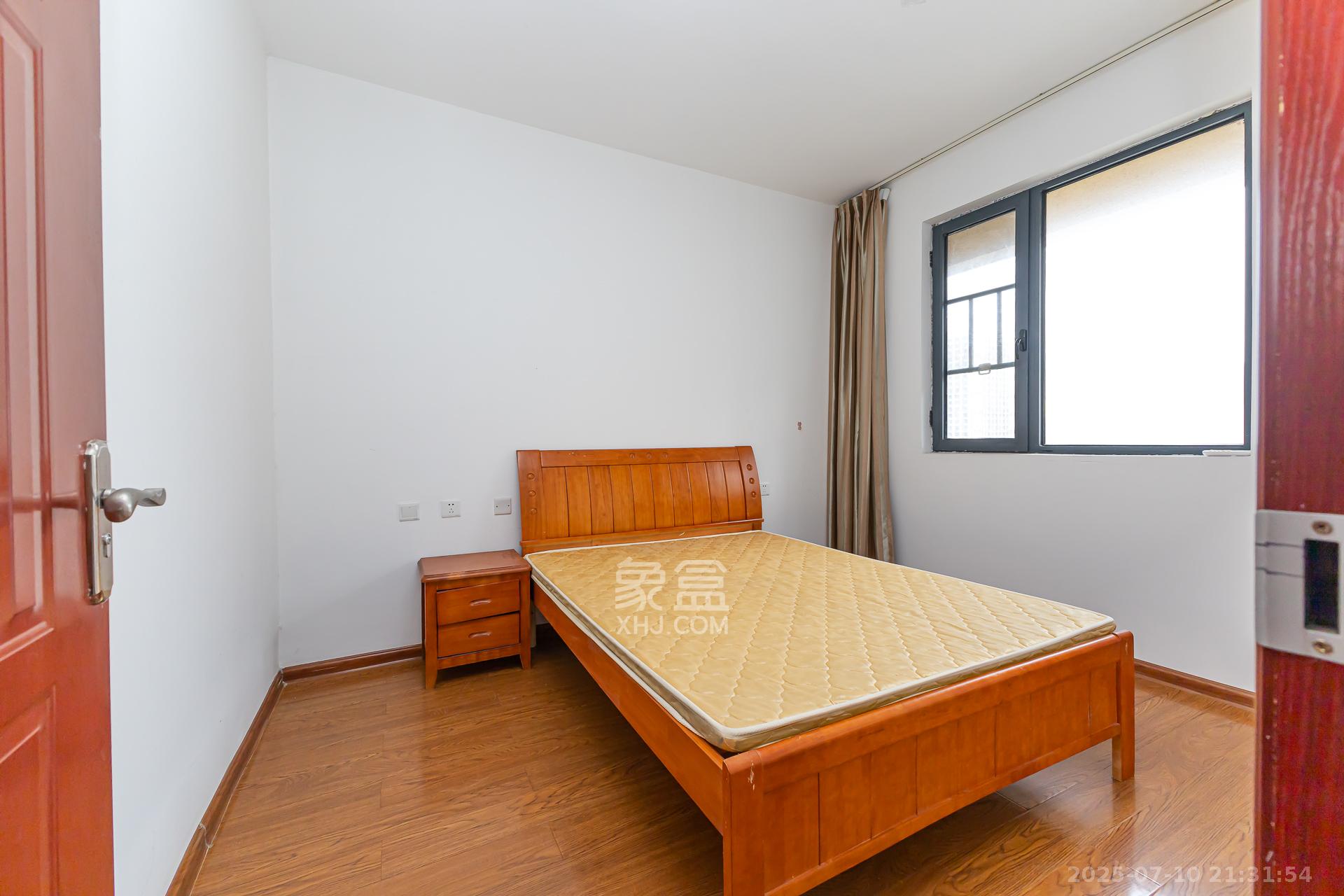 明发国际城  4室2厅2卫    91.0万 明发国际城  4室2厅2卫    91.0万卧室