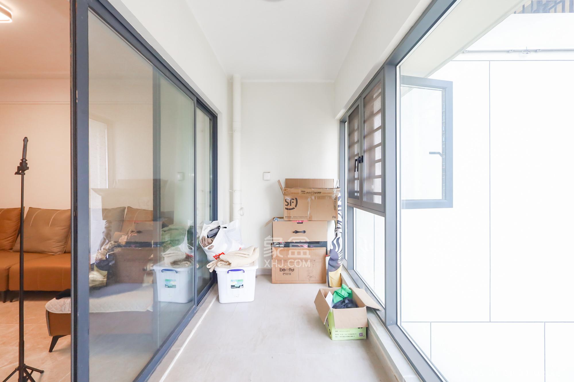 滨江府1913  4室2厅2卫    215.0万 滨江府1913  4室2厅2卫    215.0万阳台