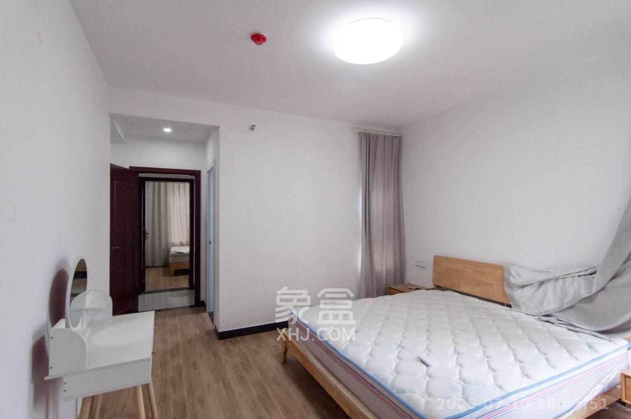 卓越浅水湾 4室2厅2卫 2500.00元/月 卓越浅水湾 4室2厅2卫 2500.00元/月室内图