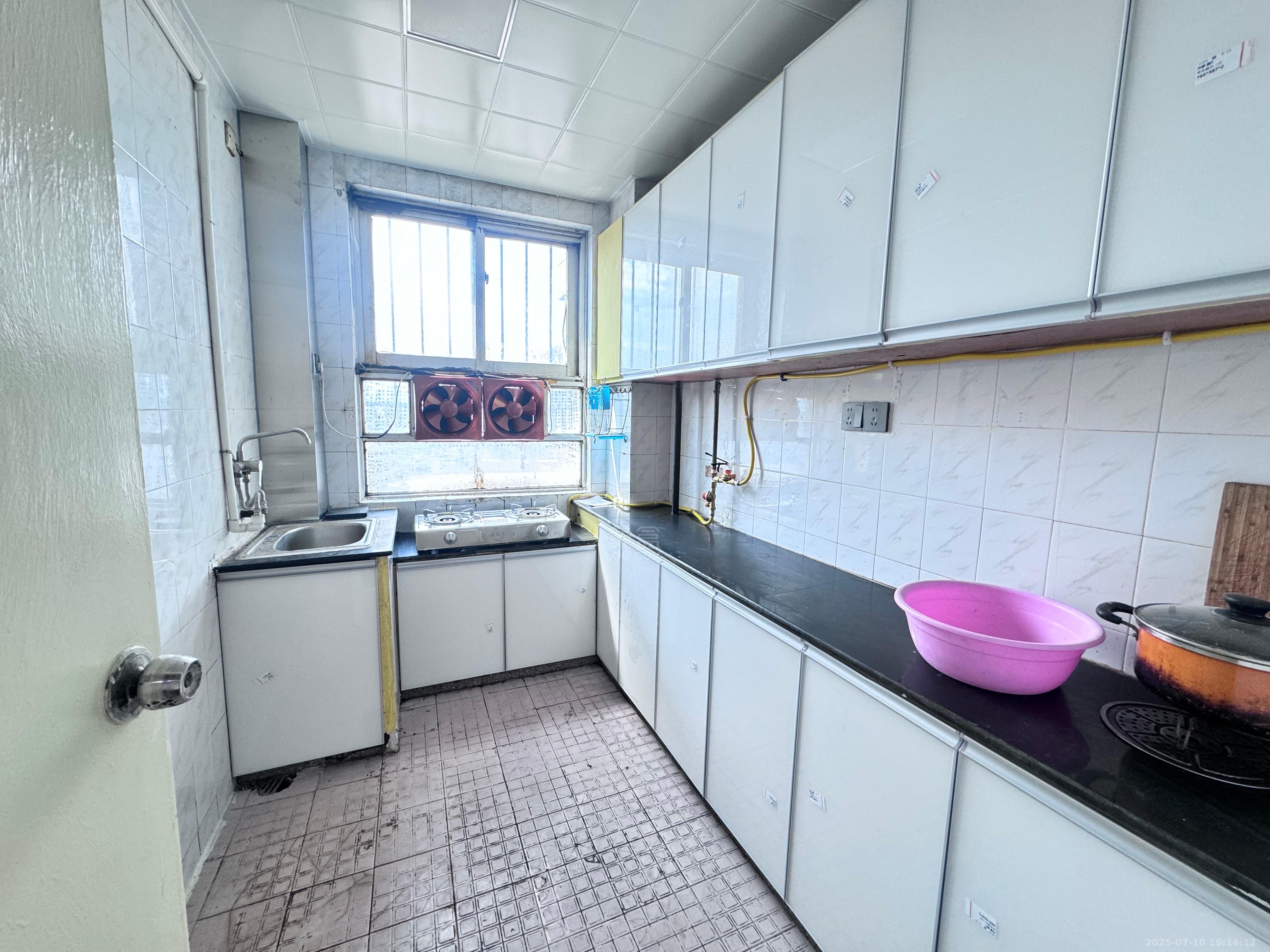 卫生胡同 3室2厅2卫 1700.0元/月 卫生胡同 3室2厅2卫 1700.0元/月室内图