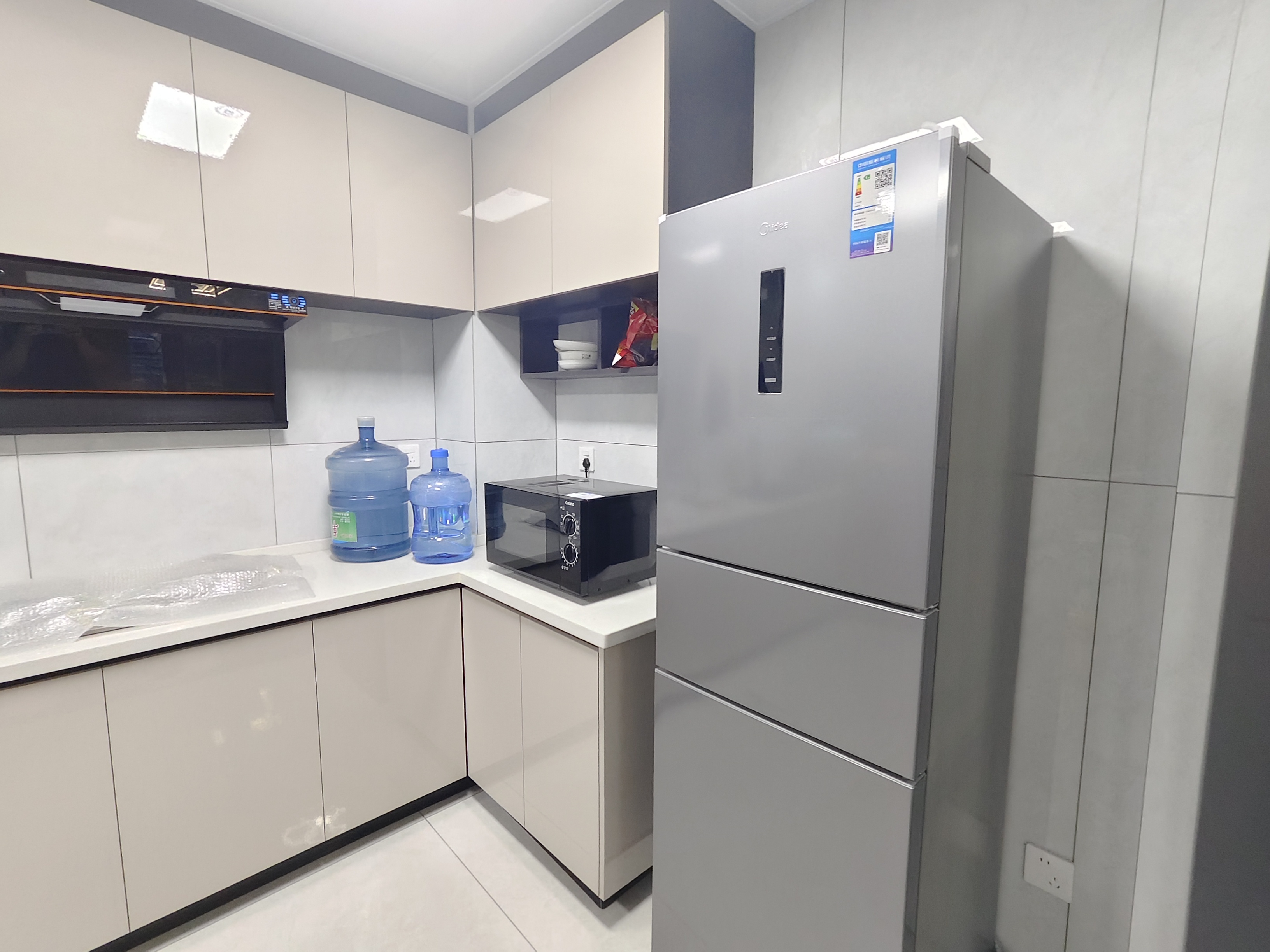 长湖峰境 3室2厅2卫 2300.0元/月 长湖峰境 3室2厅2卫 2300.0元/月室内图