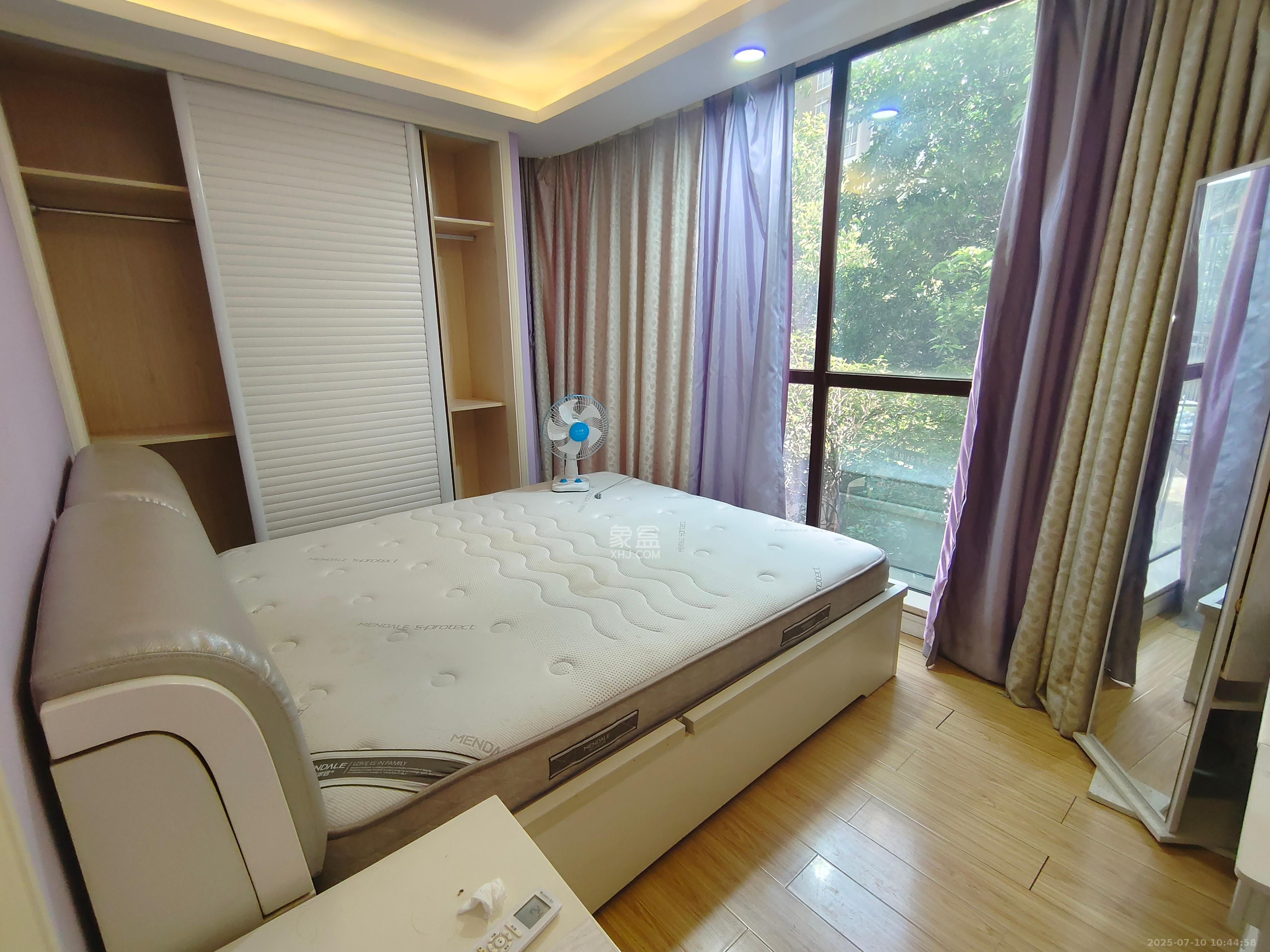 麓山枫情  2室1厅1卫   2200.00元/月室内图